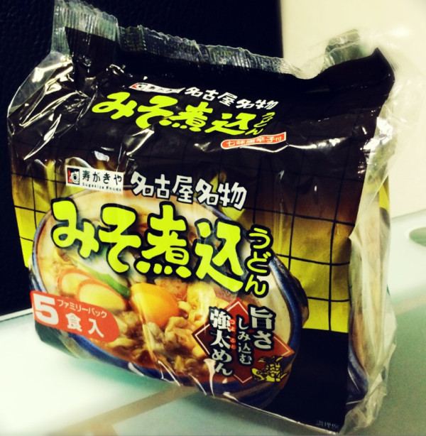 寿がきや 名古屋名物 みそ煮込うどん ファミリーパック5食入り うまうま(o^^o) 寿がきや 名古屋名物 みそ煮込うどん ファミリーパック5食入り うまうま(o^^o)
