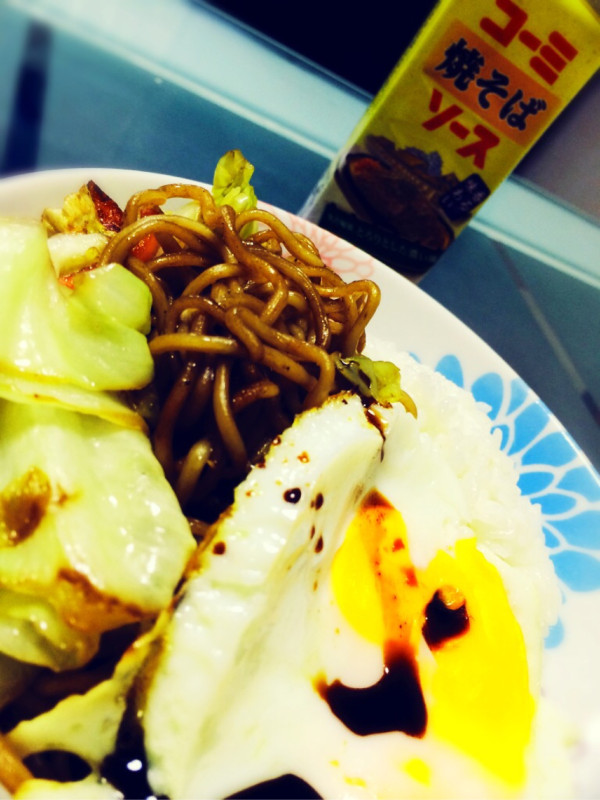 夕飯に焼きそばごはん (。ノ・ω・)ノ 夕飯に焼きそばごはん (。ノ・ω・)ノ