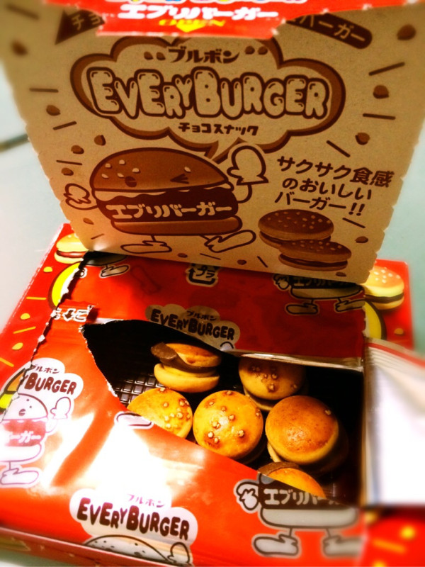 ブルボン チョコスナック エブリバーガー チョコとビスケットでできたハンバーガー風のお菓子 ブルボン チョコスナック エブリバーガー チョコとビスケットでできたハンバーガー風のお菓子