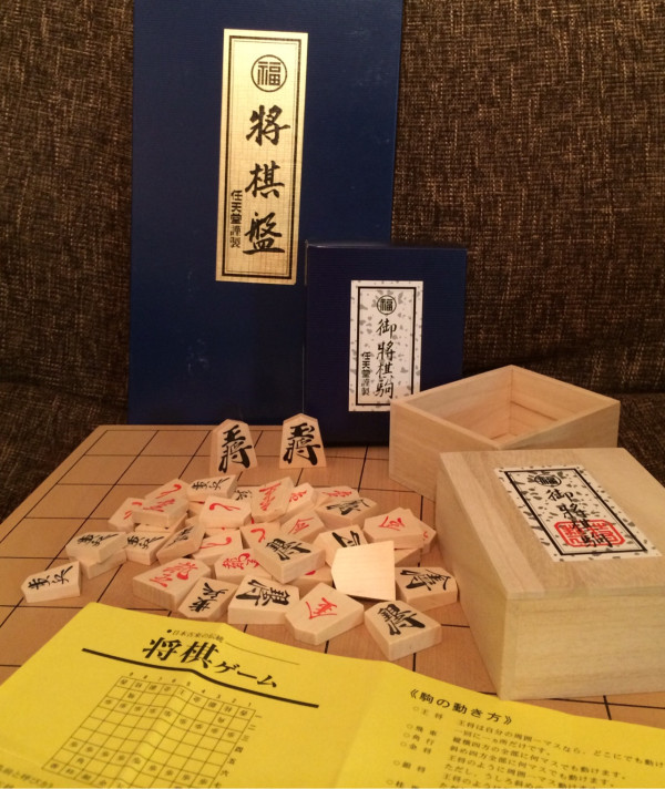 任天堂 将棋盤 二ツ折 桂7号 任天堂 将棋駒 優良押 Amazon で合わせて4000円ちょっと。 任天堂 将棋盤 二ツ折 桂7号 任天堂 将棋駒 優良押 Amazon で合わせて4000円ちょっと。