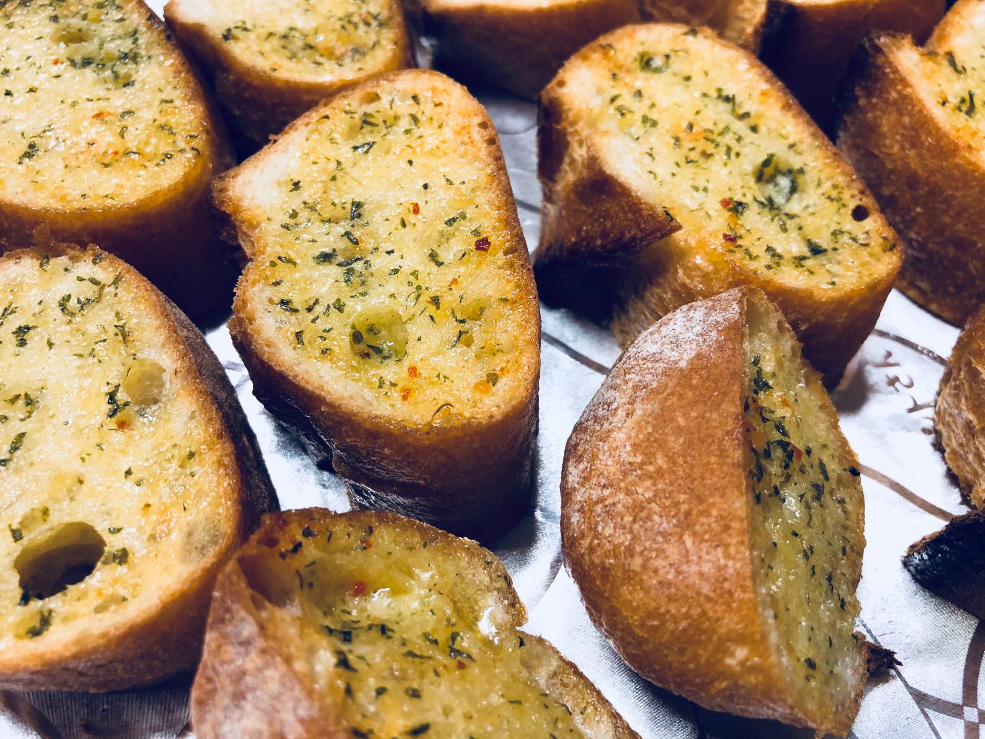 朝食にガーリックトースト (゚д゚)ウマー 朝食にガーリックトースト (゚д゚)ウマー