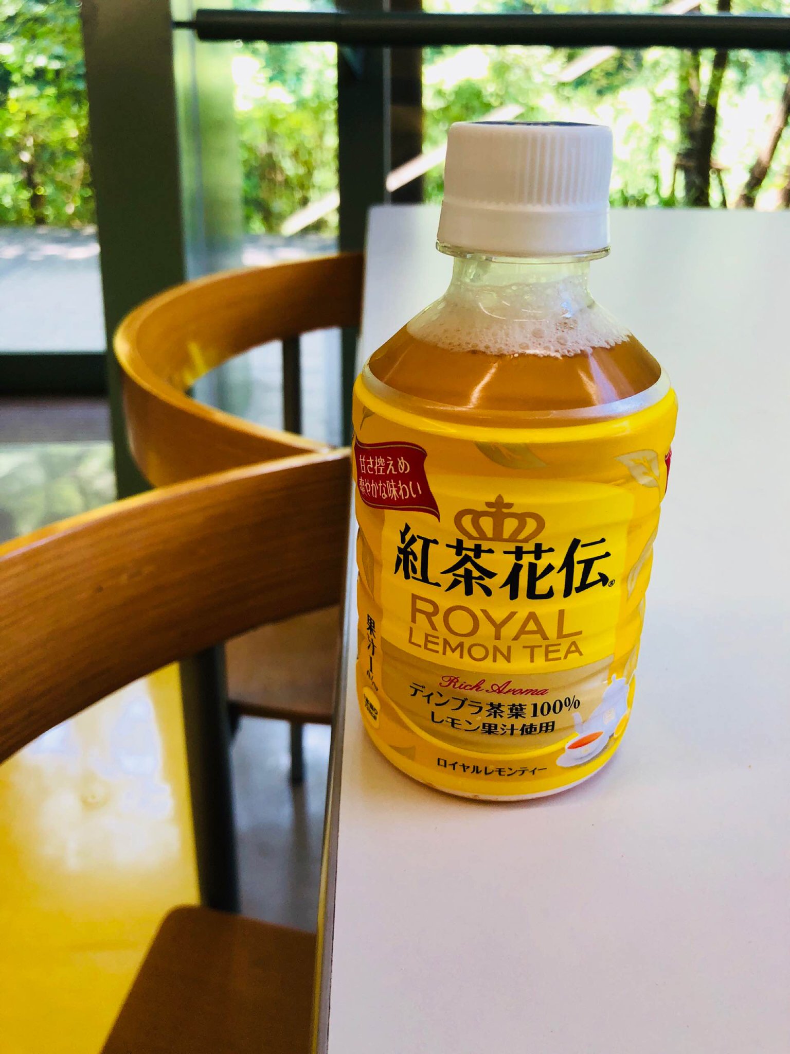 紅茶花伝 ROYAL LEMON TEA Rich Aroma ディンブラ茶葉100% レモン果汁1% 紅茶花伝 ROYAL LEMON TEA Rich Aroma ディンブラ茶葉100% レモン果汁1%