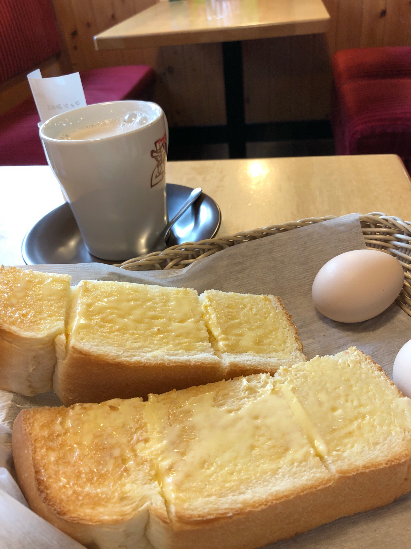 今日は塗りが多め。たぶんバターじゃなくてマーガリン。 (@ コメダ珈琲店 名古屋空港東店 - @komedaofficial in 春日井市, 愛知県) 今日は塗りが多め。たぶんバターじゃなくてマーガリン。 (@ コメダ珈琲店 名古屋空港東店 - @komedaofficial in 春日井市, 愛知県)
