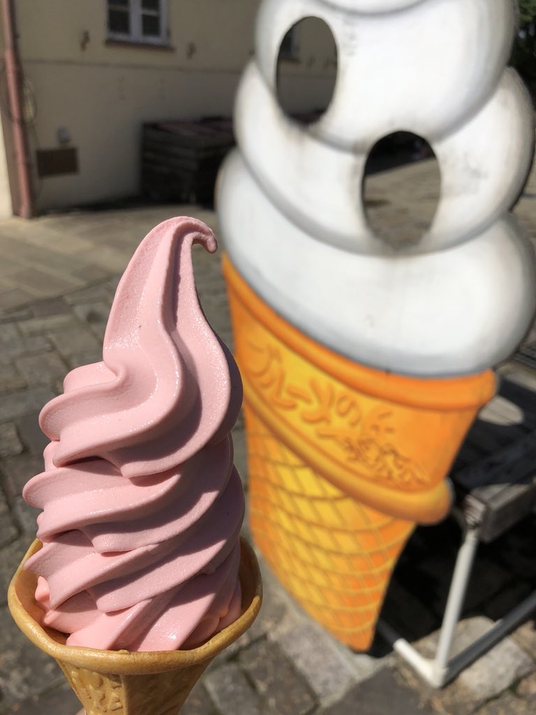 イチゴのソフトクリーム (゚д゚)ウマー イチゴのソフトクリーム (゚д゚)ウマー
