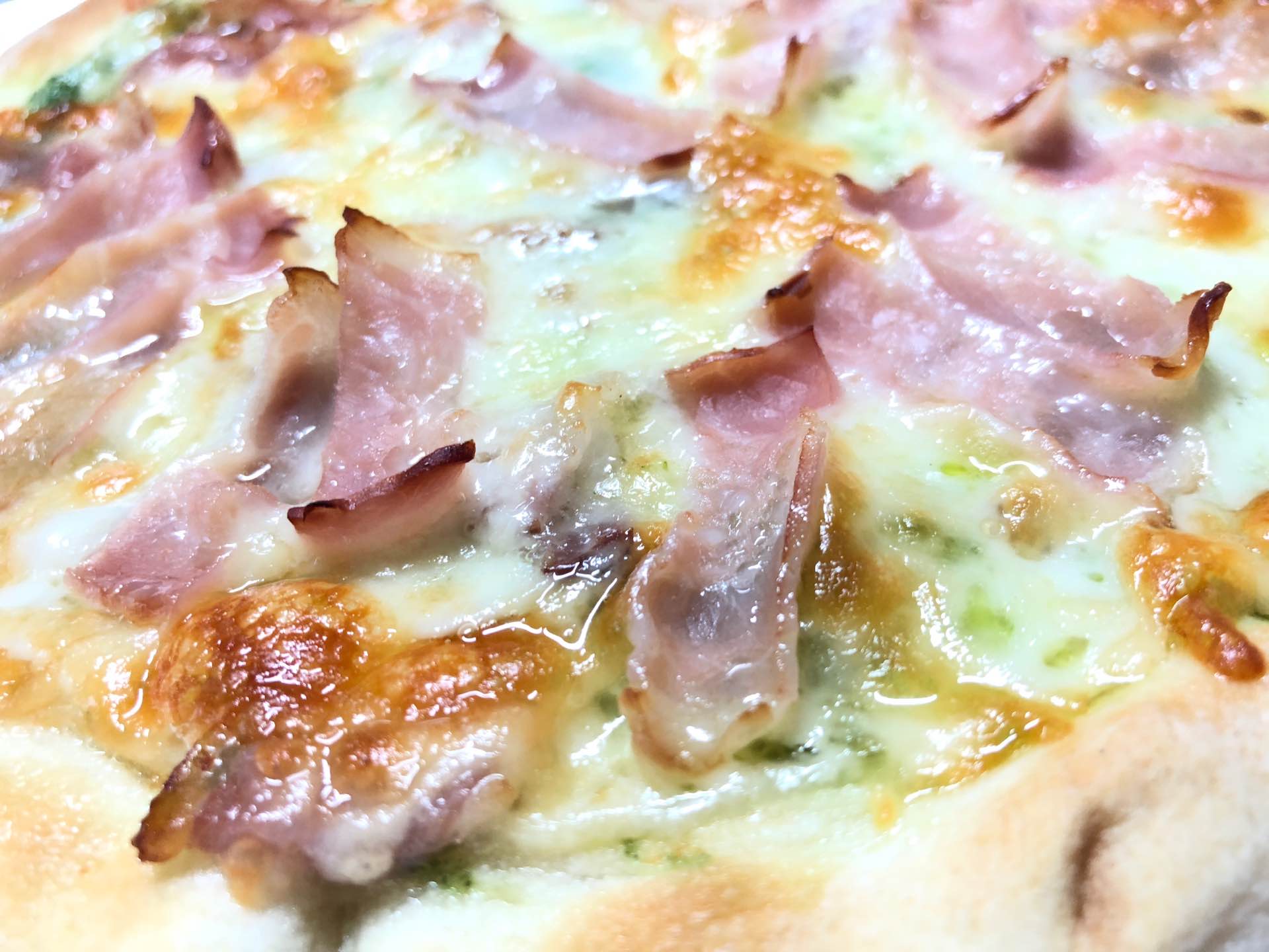 チルドピザにチーズとベーコン足して(゚д゚)ウマー チルドピザにチーズとベーコン足して(゚д゚)ウマー