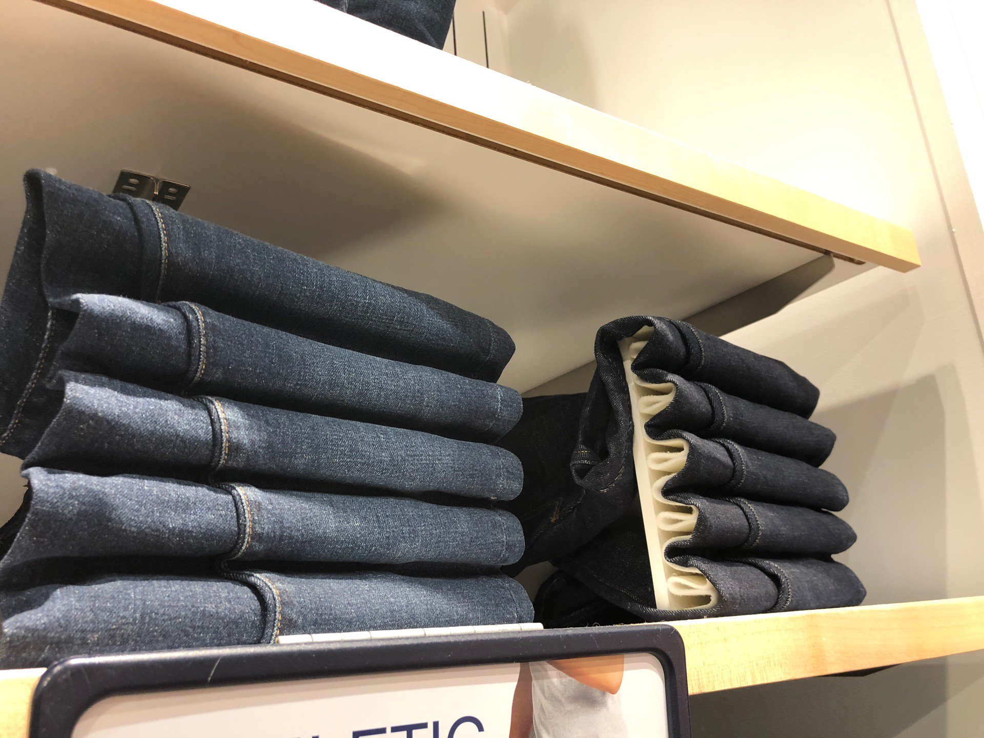 デニムの数を水増しできるアイテムがあるとは。 (@ GAP ファクトリーストア) デニムの数を水増しできるアイテムがあるとは。 (@ GAP ファクトリーストア)