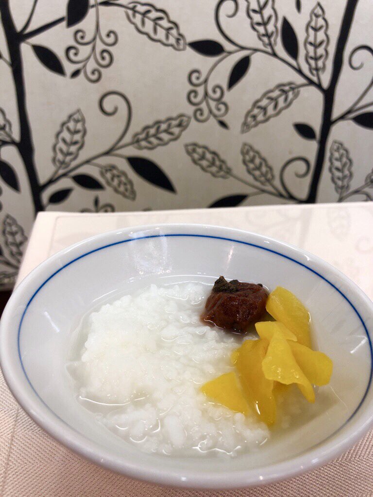 お粥があるのはうれしい(*´ω`*) お粥があるのはうれしい(*´ω`*)
