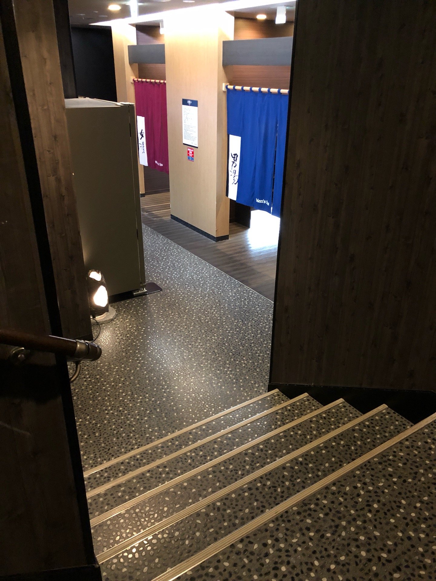 2階から大浴場ったー。露天風呂もあるけど、外の景色はほとんど見えない。 (@ アパホテル東京潮見駅前 in 江東区, 東京都) 2階から大浴場ったー。露天風呂もあるけど、外の景色はほとんど見えない。 (@ アパホテル東京潮見駅前 in 江東区, 東京都)