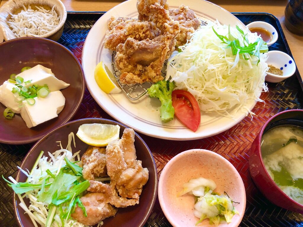 大戸屋の唐揚げ定食にクーポン券でサイドメニューを追加( ゚∀゚) 大戸屋の唐揚げ定食にクーポン券でサイドメニューを追加( ゚∀゚)