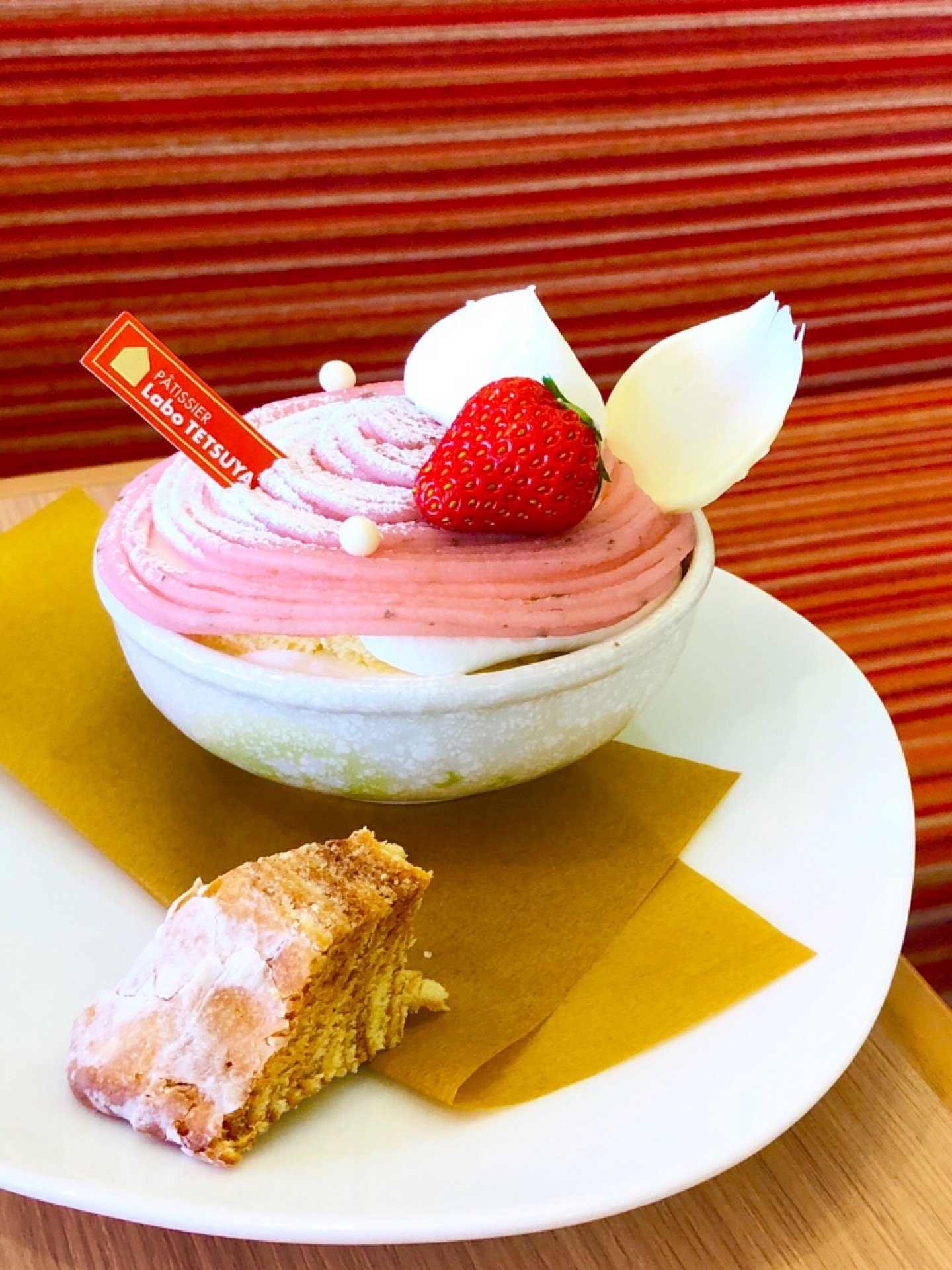 桜のモンブラン (@ PATISSIER Labo TETSUYA 2号店 in 春日井市, 愛知県) 桜のモンブラン (@ PATISSIER Labo TETSUYA 2号店 in 春日井市, 愛知県)