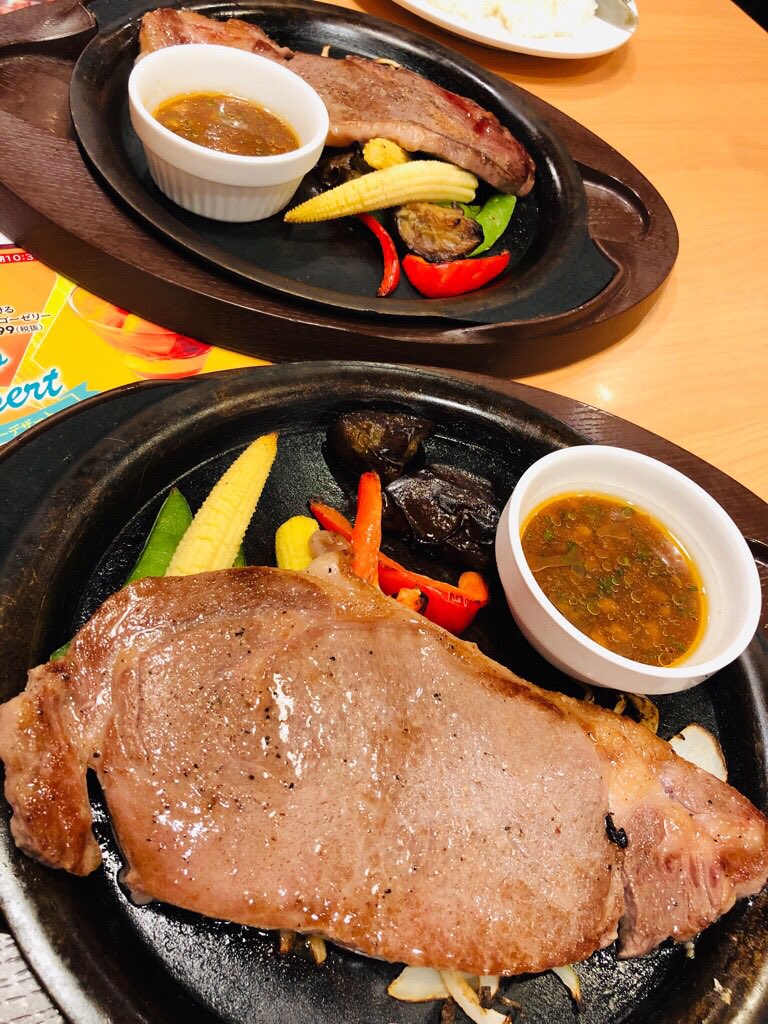 ガスト 牛リブロースステーキ。まあまあ美味しいけど、店内が涼しいせいか熱々ではない。焼き加減がわりとレア。さっぱりソース。柔らかいけど脂身のところは切りにくい。 ガスト 牛リブロースステーキ。まあまあ美味しいけど、店内が涼しいせいか熱々ではない。焼き加減がわりとレア。さっぱりソース。柔らかいけど脂身のところは切りにくい。