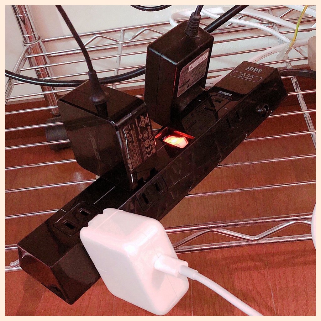 これも4ヶ月前に買って放置してた電源タップ。Amazonにて1118円で購入。 サンワサプライ ACアダプタ取り付け術 TAP-B40BK ACアダプタ対応レイアウト 電源タップ 9個口・2P・2m 一括集中スイッチ付き(6口対応) ブラック | サンワサプライ | 電源タップ 通販 これも4ヶ月前に買って放置してた電源タップ。Amazonにて1118円で購入。 サンワサプライ ACアダプタ取り付け術 TAP-B40BK ACアダプタ対応レイアウト 電源タップ 9個口・2P・2m 一括集中スイッチ付き(6口対応) ブラック | サンワサプライ | 電源タップ 通販