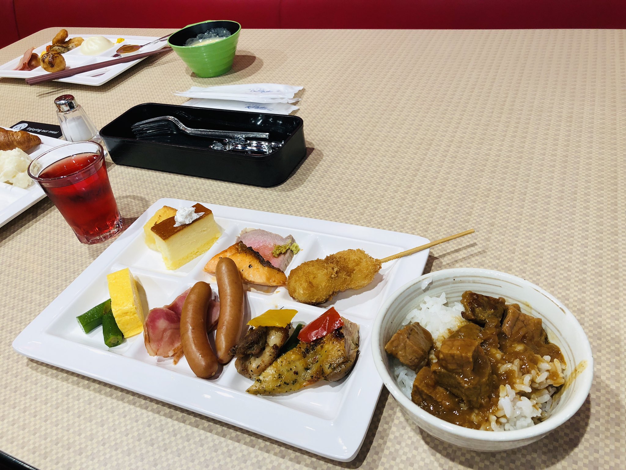 食べる食べる 食べる食べる