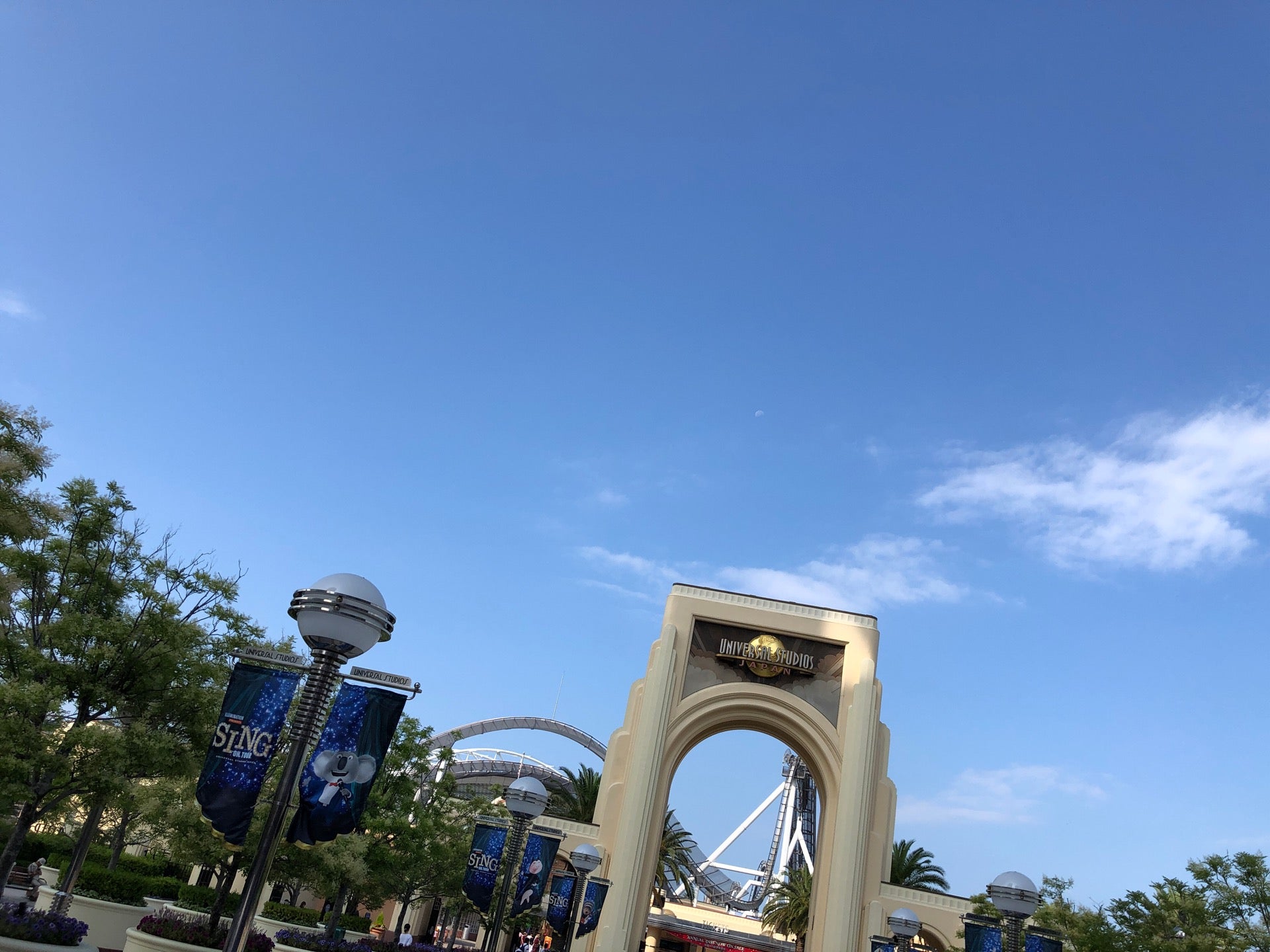 この時間なら人がいないかと思ったらたくさんいる(´Д` ) (@ ユニバーサル・スタジオ・ジャパン (USJ) - @usj_official in 大阪市, 大阪府) この時間なら人がいないかと思ったらたくさんいる(´Д` ) (@ ユニバーサル・スタジオ・ジャパン (USJ) - @usj_official in 大阪市, 大阪府)