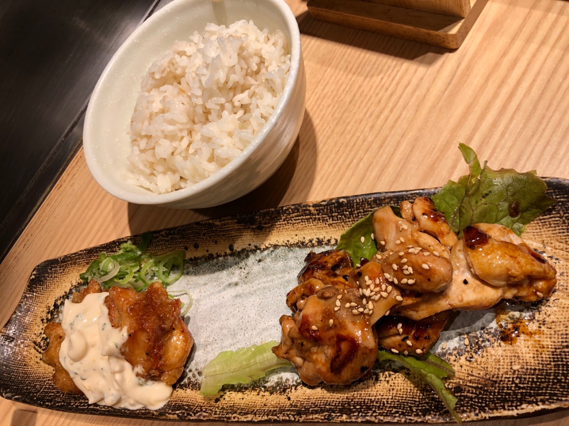 鶏もも照り焼き、南蛮揚げ、鶏出汁麦飯。 (@ かしわ 名古屋JRゲートタワー店 in 名古屋市中村区, 愛知県) 鶏もも照り焼き、南蛮揚げ、鶏出汁麦飯。 (@ かしわ 名古屋JRゲートタワー店 in 名古屋市中村区, 愛知県)