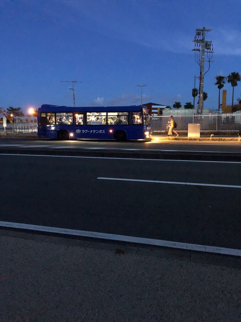 変なホテルから乗ったのは自分ひとりだけ。逆方向の蒲郡駅に向かうらしいバスにはたくさん乗ってた。 変なホテルから乗ったのは自分ひとりだけ。逆方向の蒲郡駅に向かうらしいバスにはたくさん乗ってた。
