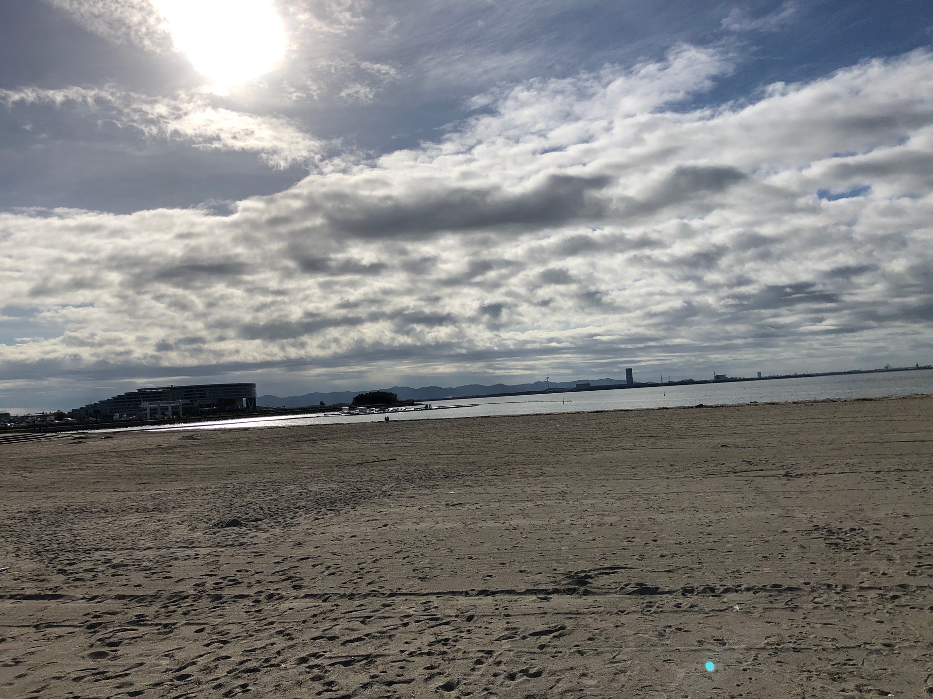 昨日の海上ウォーターパークが遠い。 (@ 海上ウォーターパーク in 蒲郡市, 愛知県) 昨日の海上ウォーターパークが遠い。 (@ 海上ウォーターパーク in 蒲郡市, 愛知県)