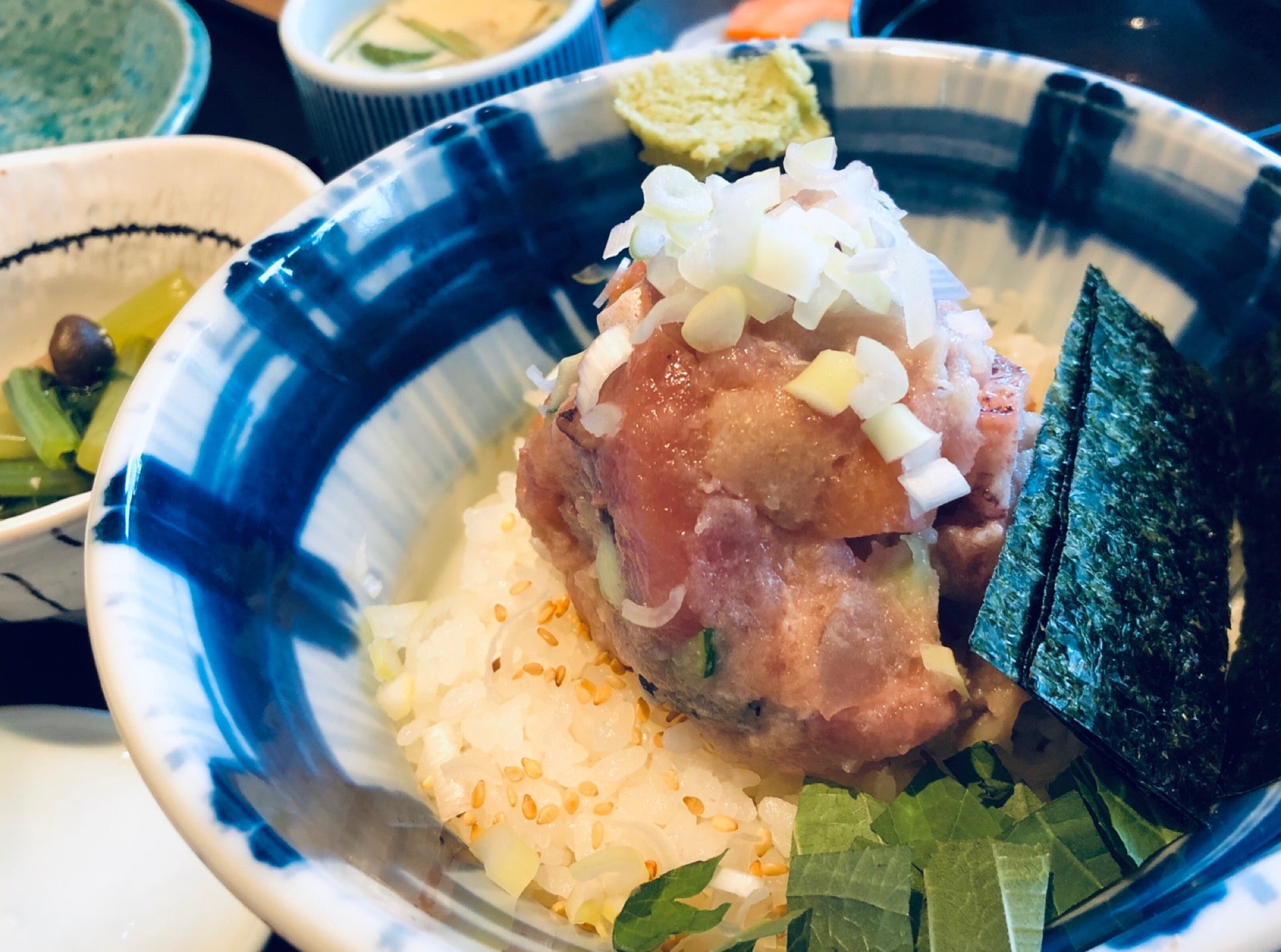 ぜいたく丼 (゚д゚)ウマー 黄身醤油や鯛だし茶漬け (@ なかめのてっぺん 名古屋 in 名古屋市, 愛知県) ぜいたく丼 (゚д゚)ウマー 黄身醤油や鯛だし茶漬け (@ なかめのてっぺん 名古屋 in 名古屋市, 愛知県)