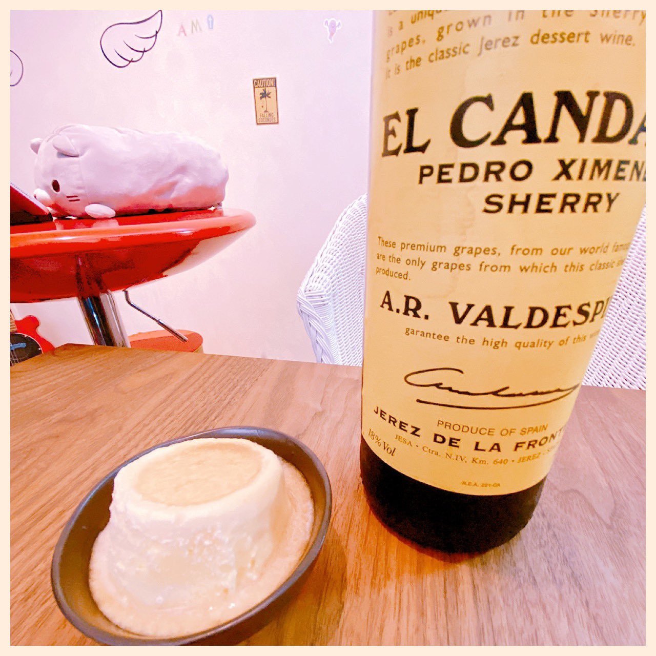 スーパーカップにシェリー酒をかけるともしかしてカッコいい画になるのでは、と思ってやってみたけどすぐにアイスが溶けてしまってダメダメだった(;´∀`) でもまあラムレーズンっぽくて美味しい。 スーパーカップにシェリー酒をかけるともしかしてカッコいい画になるのでは、と思ってやってみたけどすぐにアイスが溶けてしまってダメダメだった(;´∀`) でもまあラムレーズンっぽくて美味しい。