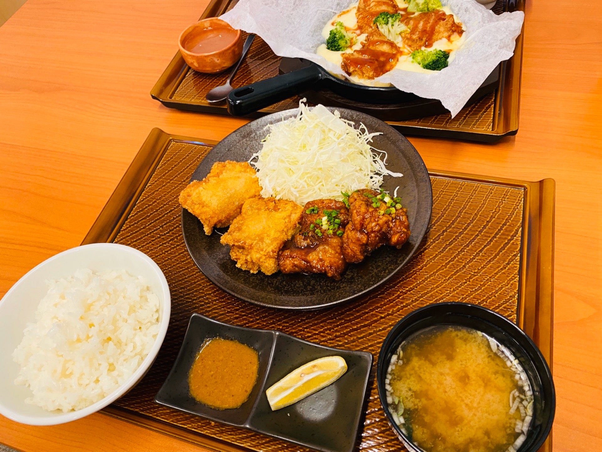 ももから揚げ、旨味噌から揚げ。けっこうボリュームある。 (@ から好し 豊山金剛店 in 豊山町, 愛知県) ももから揚げ、旨味噌から揚げ。けっこうボリュームある。 (@ から好し 豊山金剛店 in 豊山町, 愛知県)