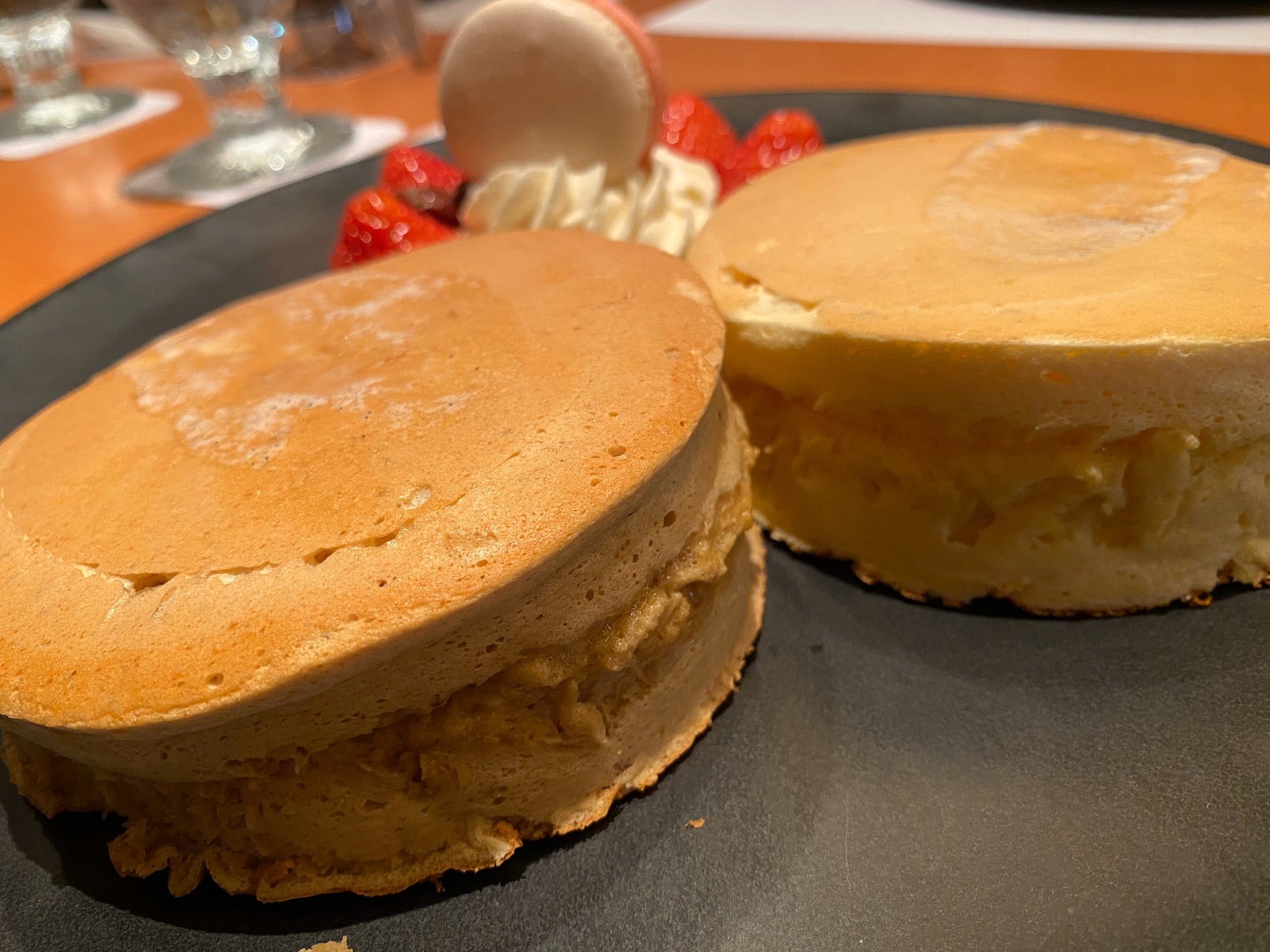 新あまおうパンケーキ (゚д゚)ウマー ホテルニューオータニ菅官房長官パンケーキのイチゴバージョン (@ SATSUKI in 千代田区, 東京都) 新あまおうパンケーキ (゚д゚)ウマー ホテルニューオータニ菅官房長官パンケーキのイチゴバージョン (@ SATSUKI in 千代田区, 東京都)
