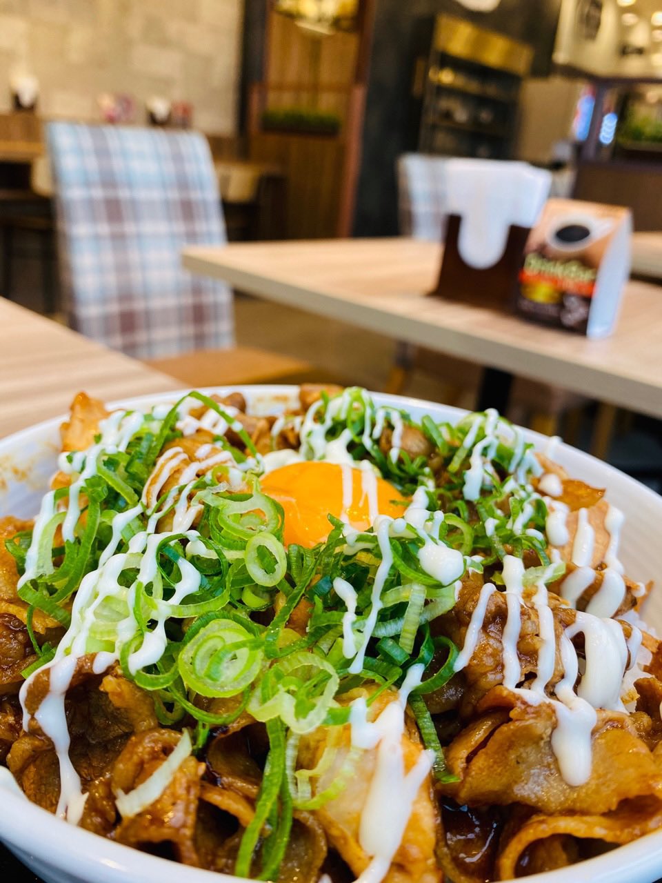 吉野家 新スタミナ超特盛丼 (゚д゚)ウマー 牛肉、豚肉、鶏肉を醤油ベースにんにく風味だれ。798円(+税)。 1727kcal Σ(゚∀゚ノ)ノキャー カロリーやゔぁい 吉野家 新スタミナ超特盛丼 (゚д゚)ウマー 牛肉、豚肉、鶏肉を醤油ベースにんにく風味だれ。798円(+税)。 1727kcal Σ(゚∀゚ノ)ノキャー カロリーやゔぁい
