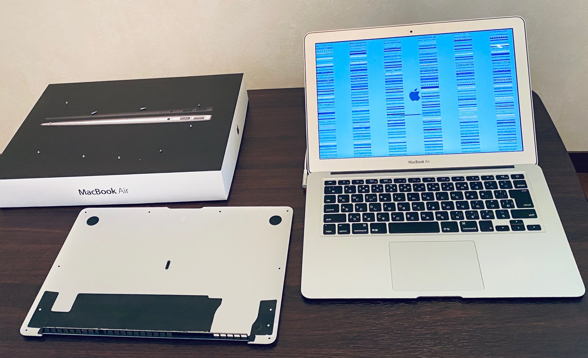 MacBook Air 2011 の裏面を開けたまま ctrl + option + shift + 電源を同時に長押ししたら復活したかのように見えて画面ひどい(;・∀・) そしてすぐ画面が真っ暗になってまたビープ音が鳴り出す。 MacBook Air 2011 の裏面を開けたまま ctrl + option + shift + 電源を同時に長押ししたら復活したかのように見えて画面ひどい(;・∀・) そしてすぐ画面が真っ暗になってまたビープ音が鳴り出す。