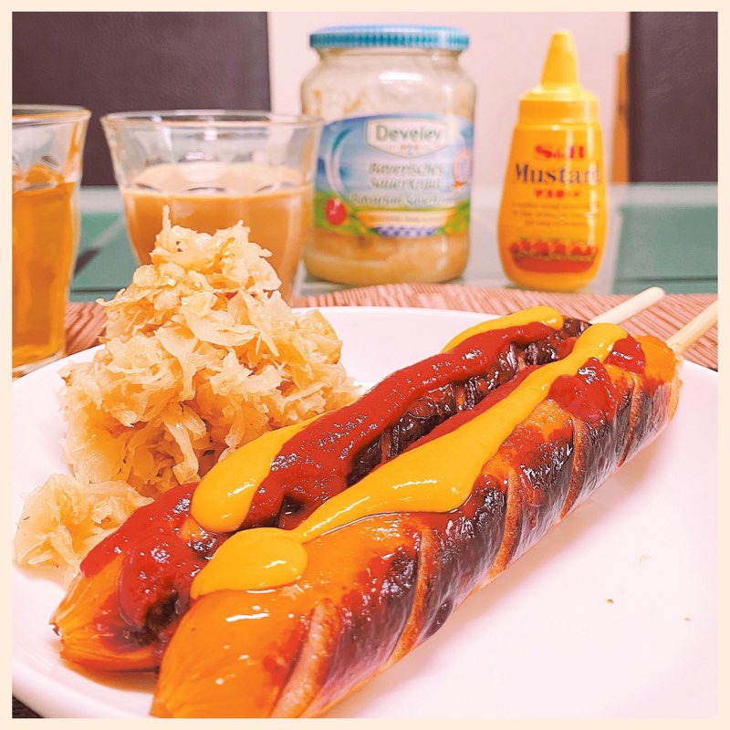 お昼ごはんにフランクフルトとザワークラウト。 お昼ごはんにフランクフルトとザワークラウト。