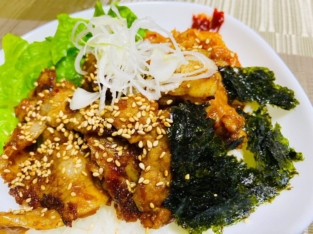 サムギョプサル丼 (゚д゚)ウマー サムギョプサル丼 (゚д゚)ウマー