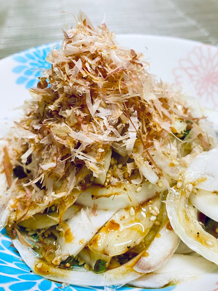 近所の畑で採れた新玉ねぎをいただいたのでサラダにしてみた( ゚∀゚)ウマー 近所の畑で採れた新玉ねぎをいただいたのでサラダにしてみた( ゚∀゚)ウマー
