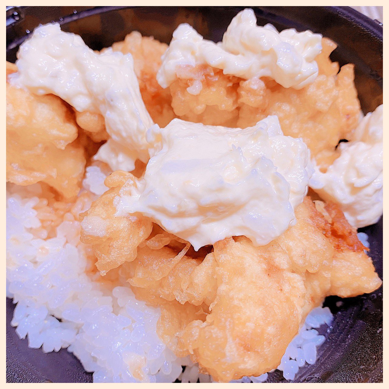 丸亀製麺 タル鶏天丼 (゚д゚)ウマー 鶏天とご飯にタルタルソースとタレのシンプルな丼。 丸亀製麺 タル鶏天丼 (゚д゚)ウマー 鶏天とご飯にタルタルソースとタレのシンプルな丼。