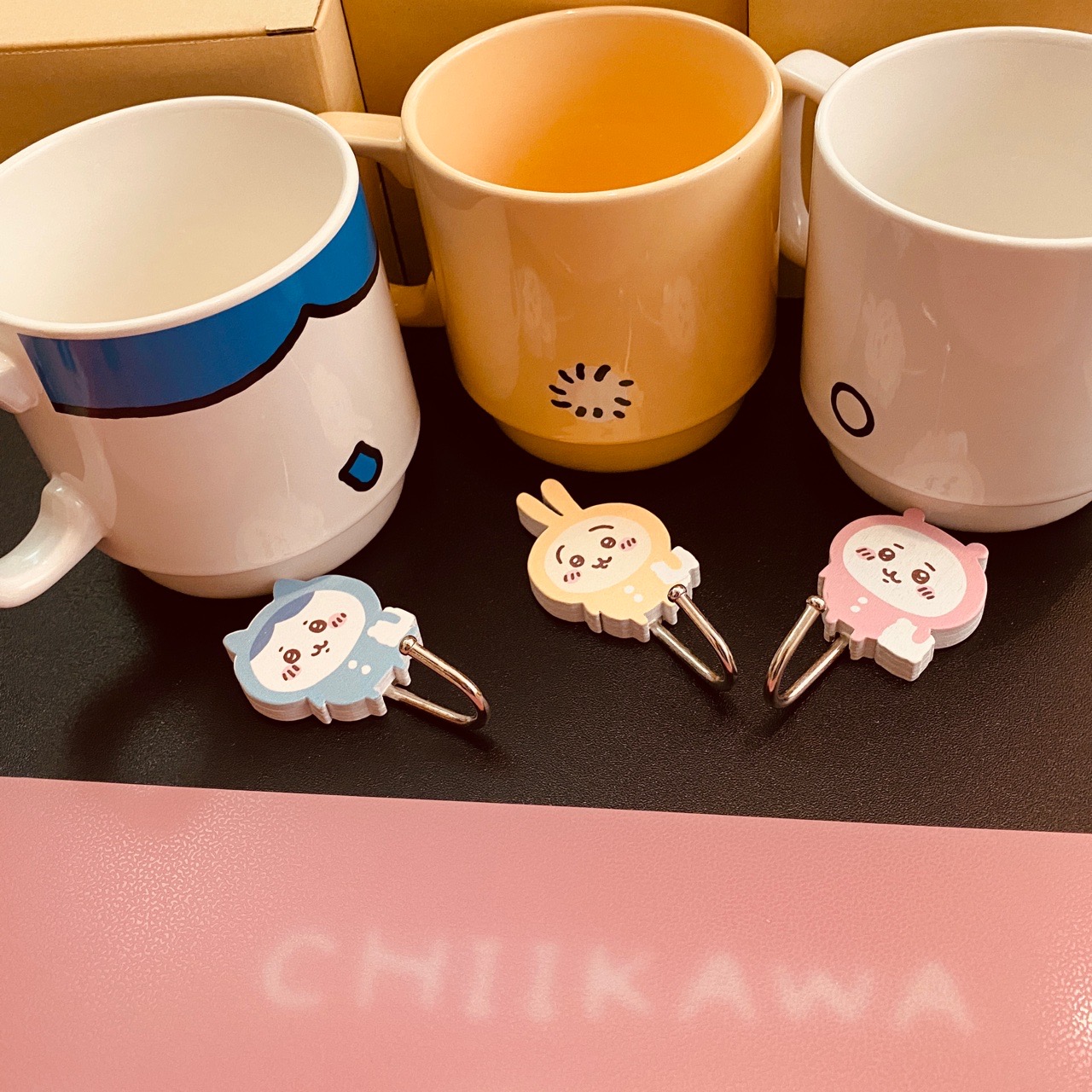 ちいかわ陶器なスタックマグの後ろにはしっぽ。 ちいかわ陶器なスタックマグの後ろにはしっぽ。