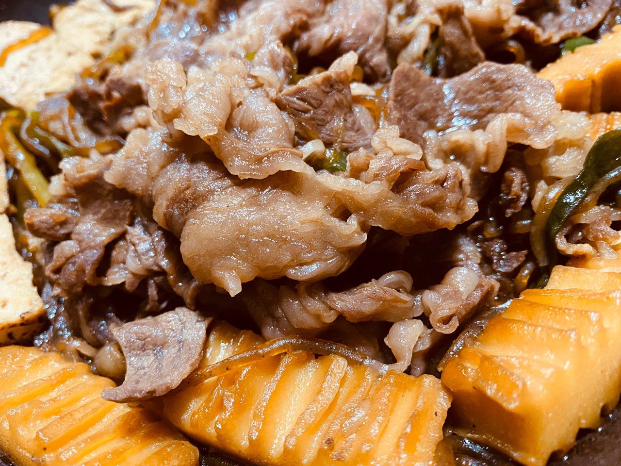 I am eating SUKIYAKI. I am eating SUKIYAKI.
