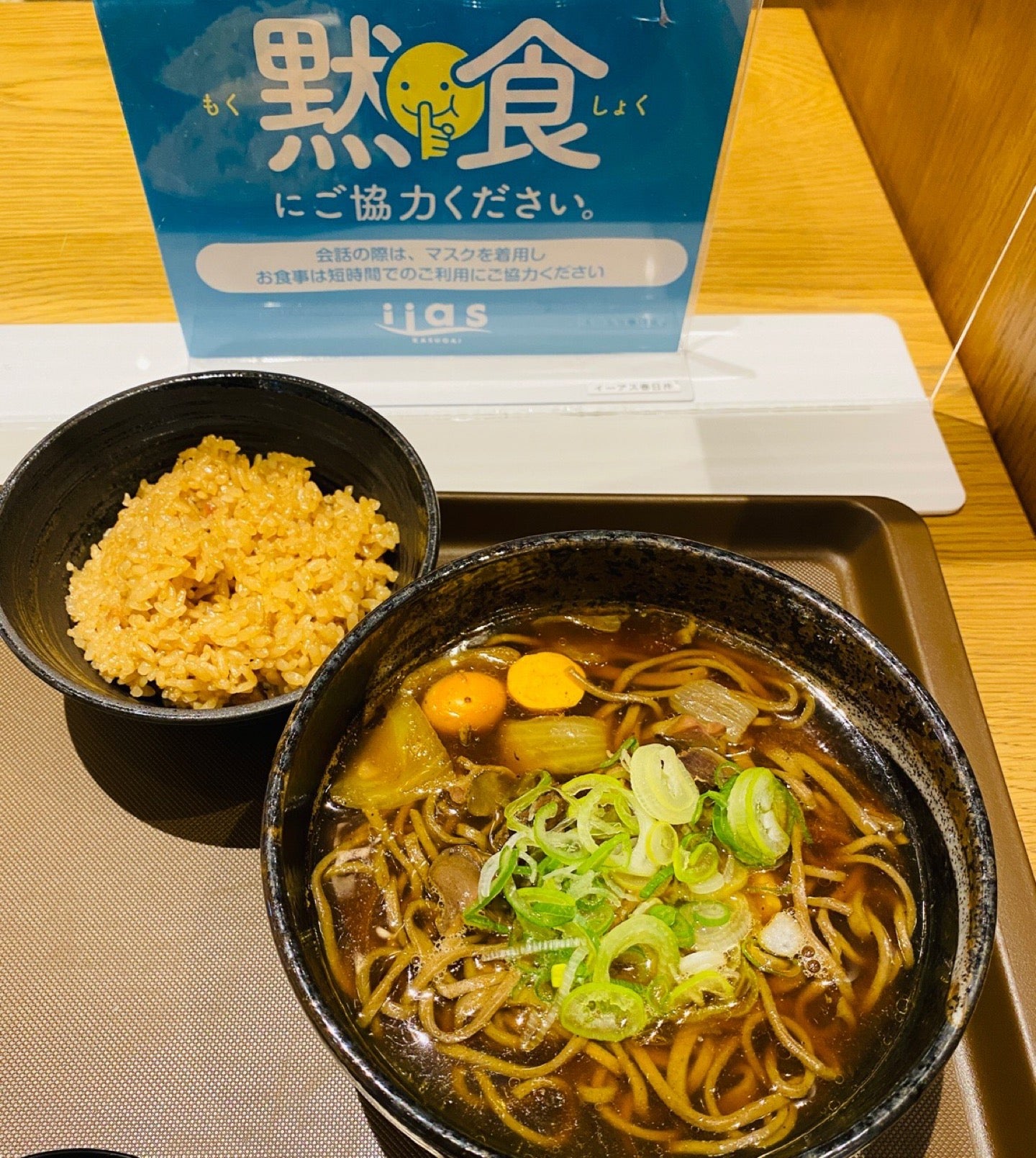 1階フードコート。鶏もつそば 鶏めしセット。味は甘旨濃いめ。鶏もつ肉は炭火焼きのようで臭みがない。黄色いのは金玉? (@ 美唄そば大地 in 春日井市, 愛知県) 1階フードコート。鶏もつそば 鶏めしセット。味は甘旨濃いめ。鶏もつ肉は炭火焼きのようで臭みがない。黄色いのは金玉? (@ 美唄そば大地 in 春日井市, 愛知県)