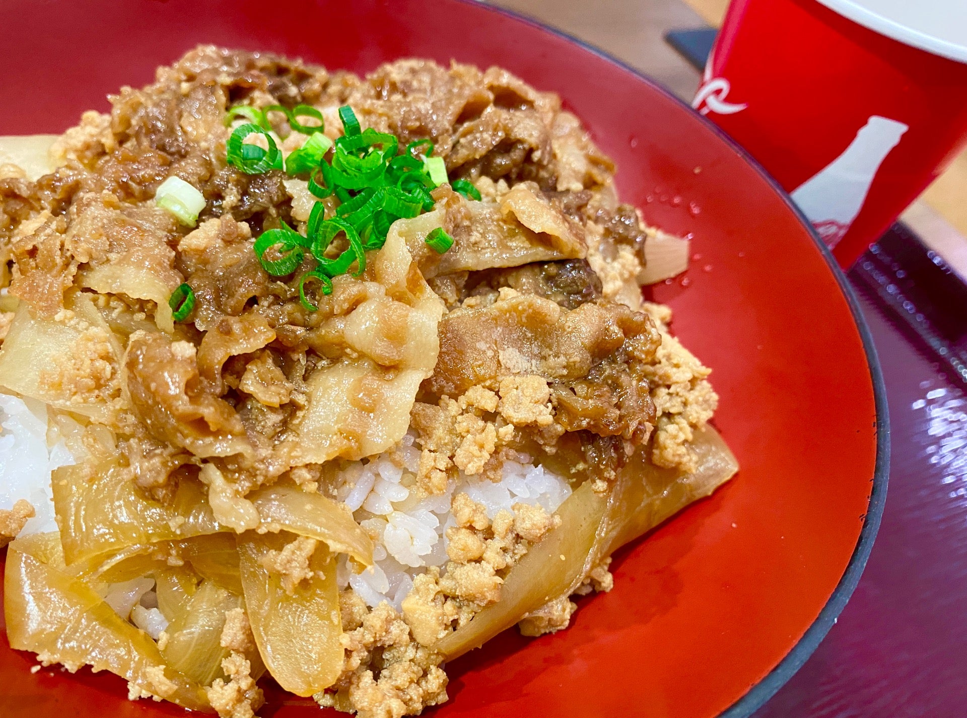 牛カツ&ローストビーフ丼と迷ったけどランチタイムな肉3種丼(*゚~゚*)モグ モグ甘め牛丼ぽい味付け。 (@ 柿安 Meat Express イオンモール桑名店 in 桑名市, 三重県) 牛カツ&ローストビーフ丼と迷ったけどランチタイムな肉3種丼(*゚~゚*)モグ モグ甘め牛丼ぽい味付け。 (@ 柿安 Meat Express イオンモール桑名店 in 桑名市, 三重県)