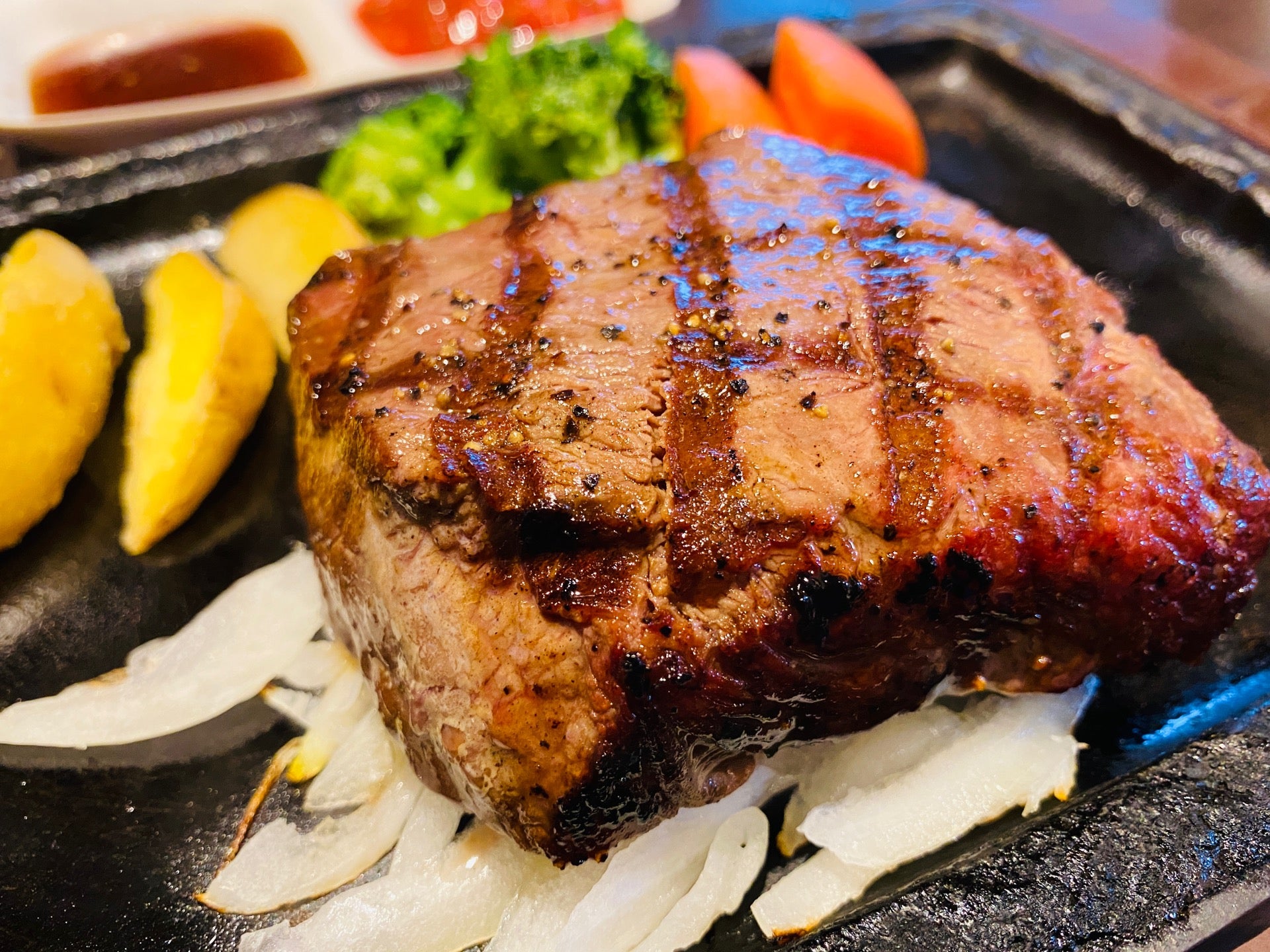 みすじステーキ 200g 焼き具合がわりとレアな感じ (@ ステーキガスト 小牧店 in 小牧市, 愛知県) みすじステーキ 200g 焼き具合がわりとレアな感じ (@ ステーキガスト 小牧店 in 小牧市, 愛知県)