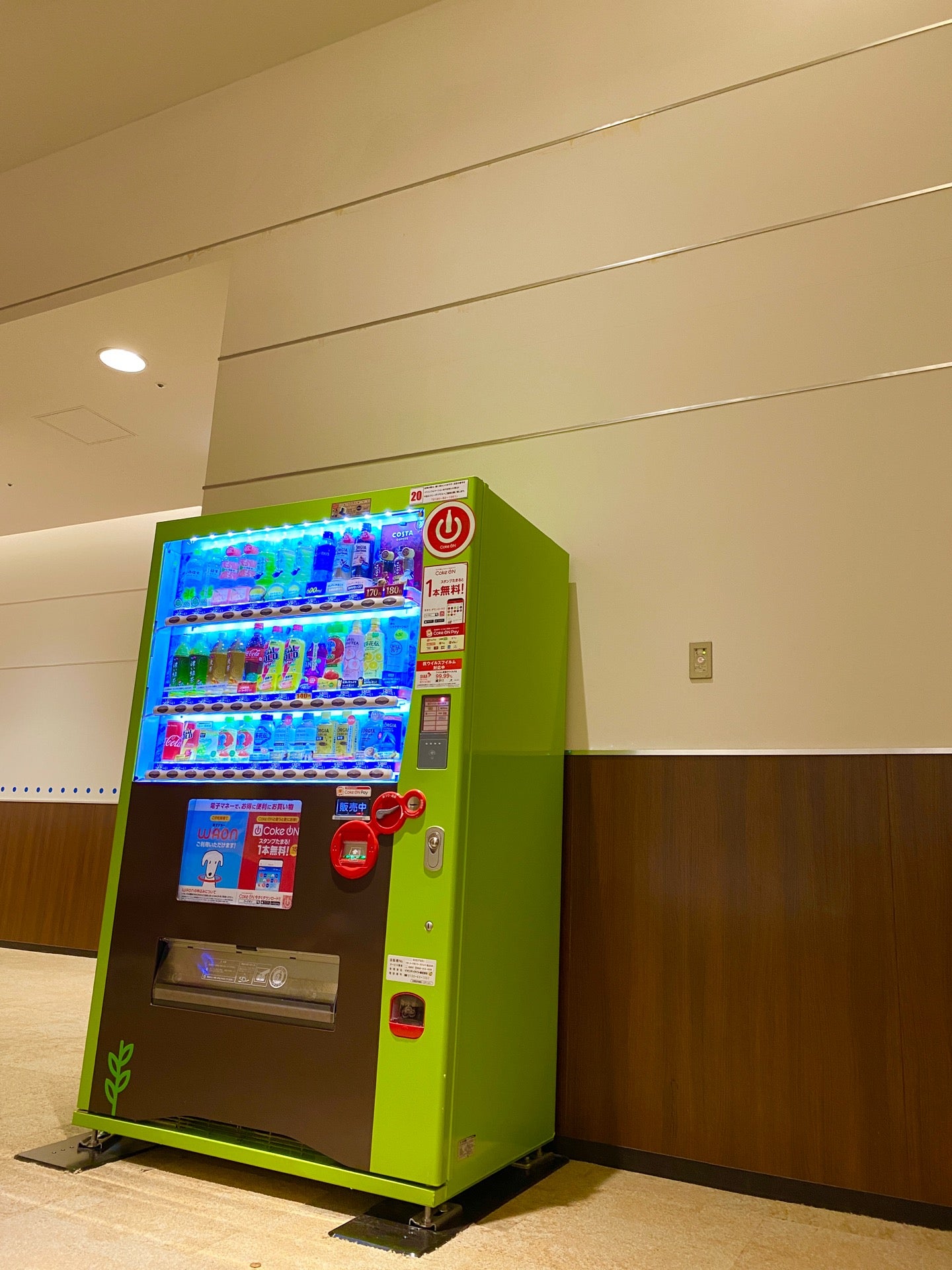 イオンスタイル側の奥まったところでようやく飲料自販機を見つけた _(:3 」∠)_ 水分不足で倒れるぞw (@ イオンスタイルワンダーシティ - @aeon_japan in 名古屋市, 愛知県) イオンスタイル側の奥まったところでようやく飲料自販機を見つけた _(:3 」∠)_ 水分不足で倒れるぞw (@ イオンスタイルワンダーシティ - @aeon_japan in 名古屋市, 愛知県)