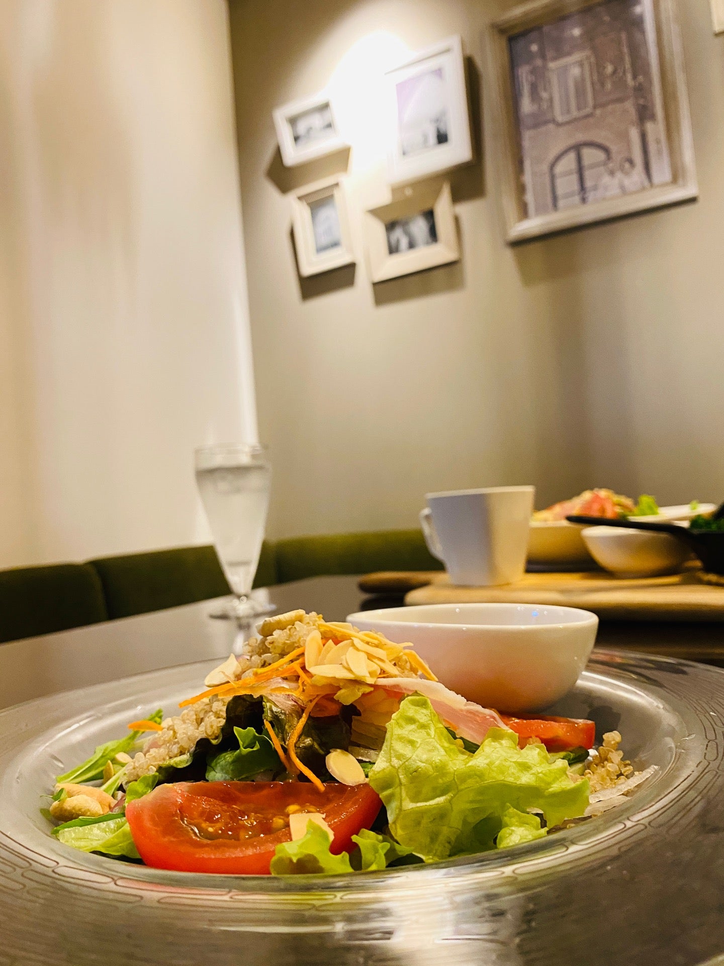 サラダにはキヌアとカシューナッツかな。 (@ BRICK CAFE in 小牧市, 愛知県) サラダにはキヌアとカシューナッツかな。 (@ BRICK CAFE in 小牧市, 愛知県)