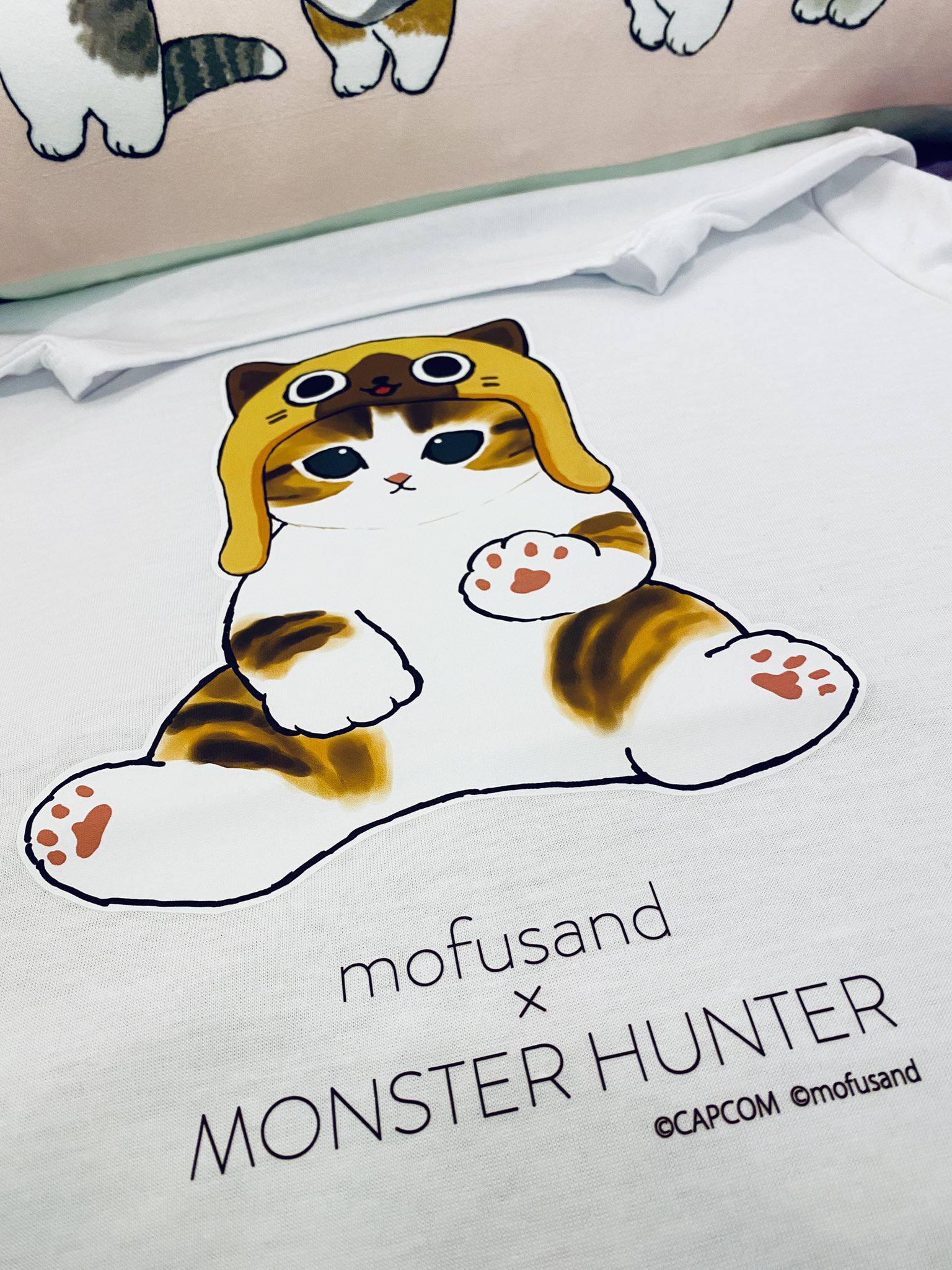 mofusand x MONSTER HUNTER T-shirt mofusand x MONSTER HUNTER T-shirt