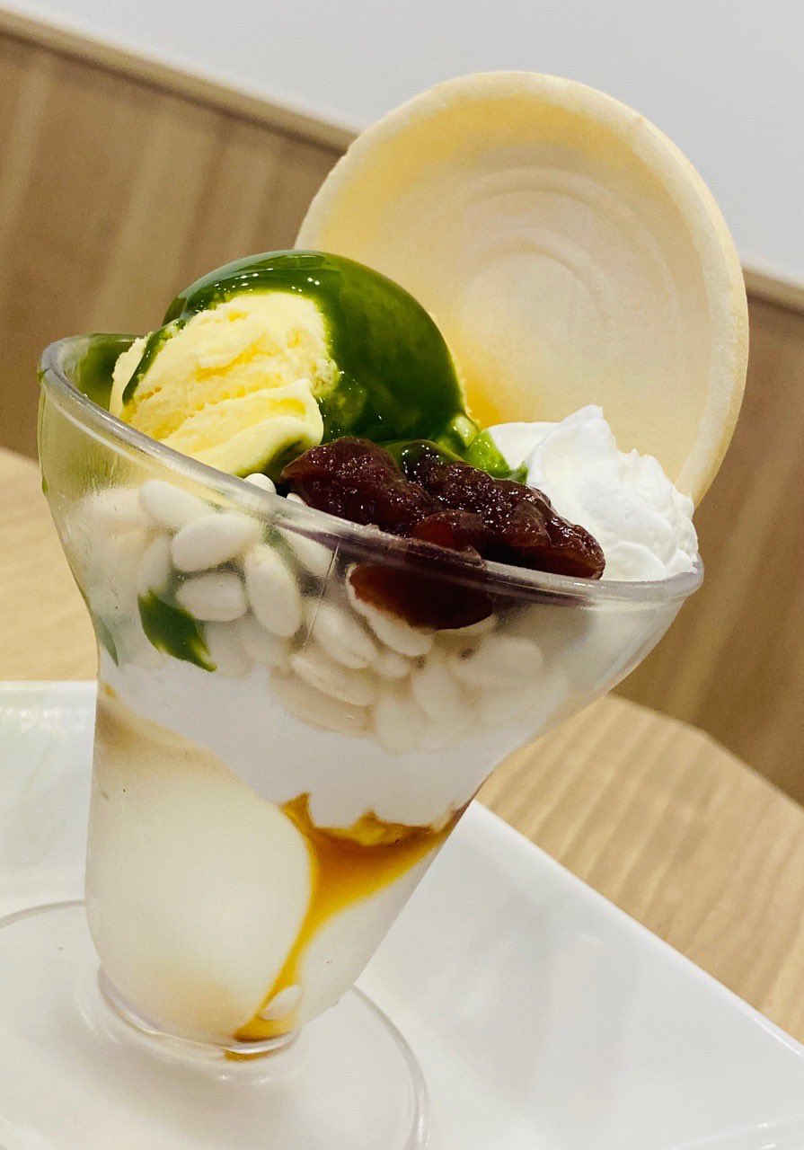 (゚д゚)和スイーツ ウマー 宇治抹茶ソースがけバニラの和パフェ 水わらび餅とサクサクもなか by かっぱ寿司 (゚д゚)和スイーツ ウマー 宇治抹茶ソースがけバニラの和パフェ 水わらび餅とサクサクもなか by かっぱ寿司