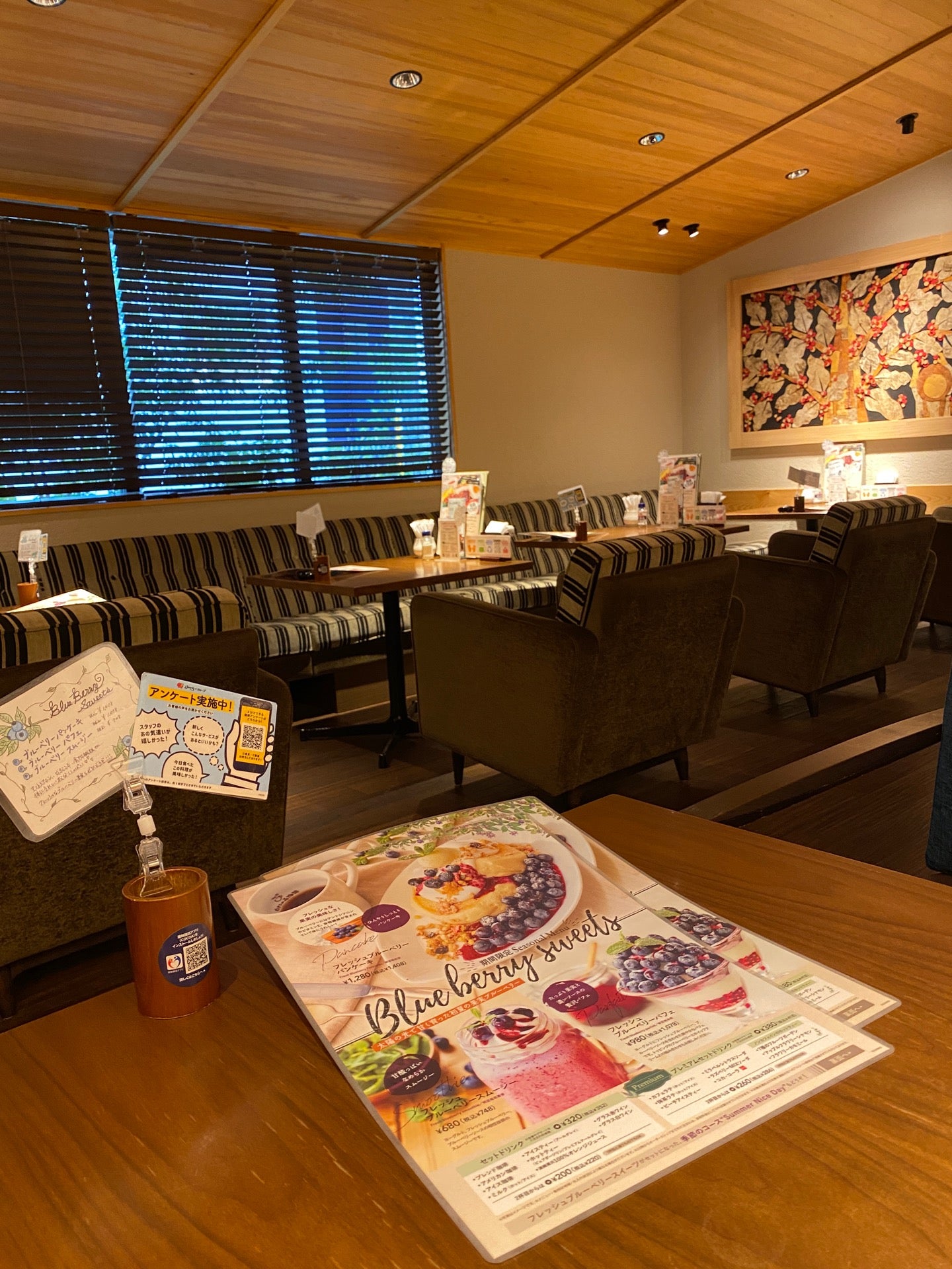わりと混んでる。席が半分ぐらい埋まってる感じ。 (@ むさしの森珈琲 春日井篠木店 in 春日井市, 愛知県) わりと混んでる。席が半分ぐらい埋まってる感じ。 (@ むさしの森珈琲 春日井篠木店 in 春日井市, 愛知県)