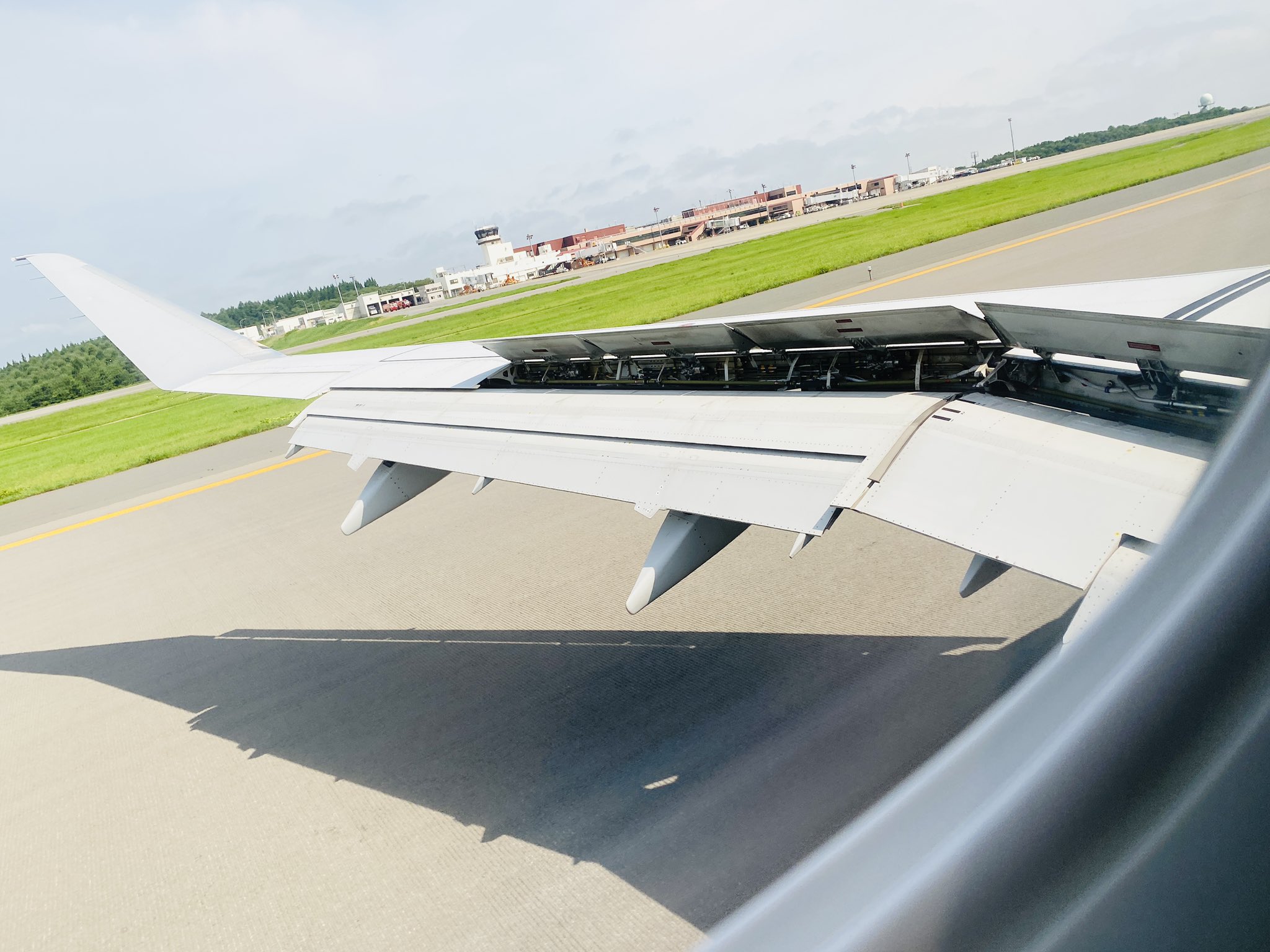 飛行機の羽根が開いた 飛行機の羽根が開いた