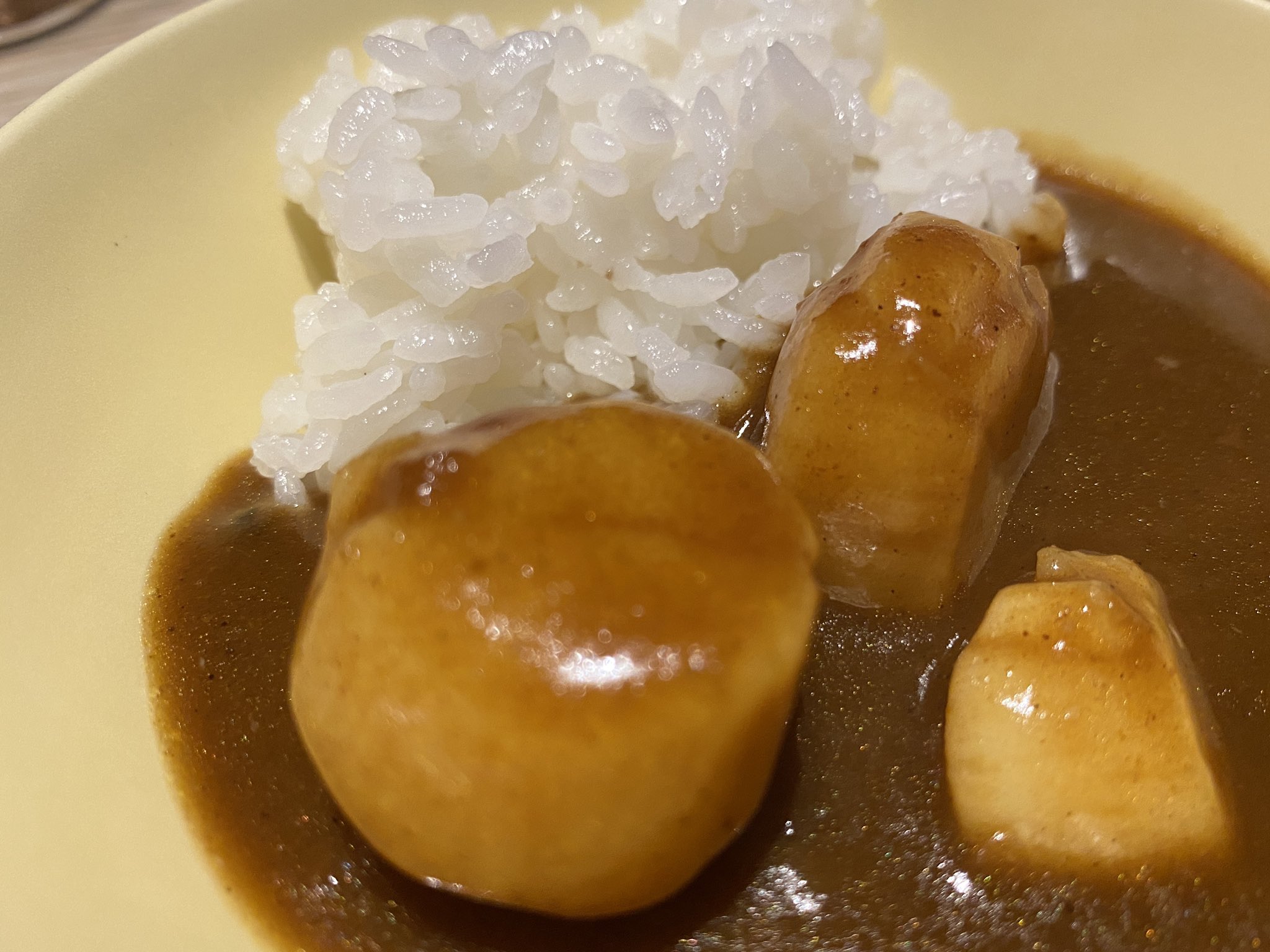 帆立カレー。帆立にカレーの味が染みてないし、カレーに帆立の風味があるわけでもないけど、まあ美味しい( ゚∀゚) 帆立カレー。帆立にカレーの味が染みてないし、カレーに帆立の風味があるわけでもないけど、まあ美味しい( ゚∀゚)