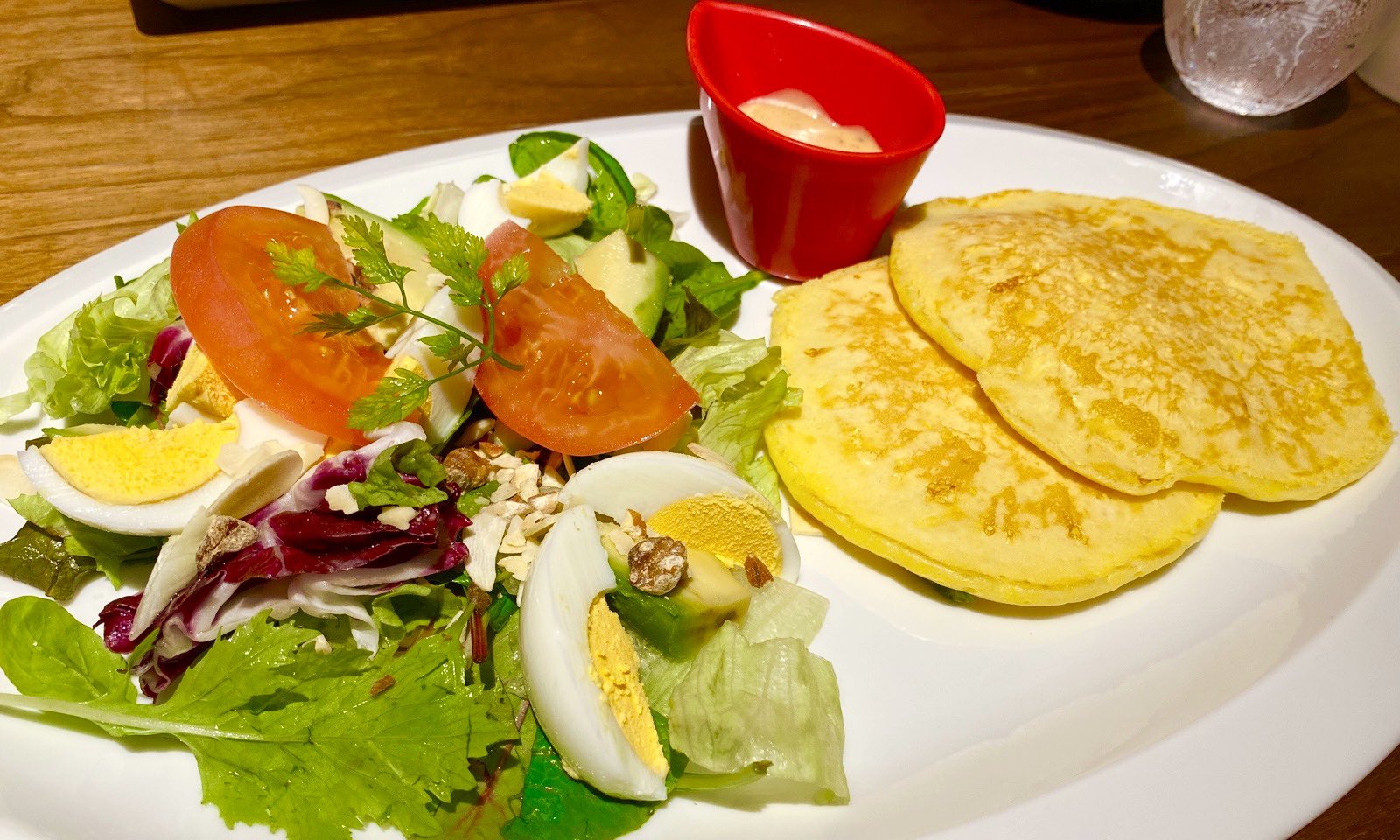 "森のチーズパンケーキ" ベジプレート (蜂蜜入メイプルシロップ添え) at むさしの森珈琲 "森のチーズパンケーキ" ベジプレート (蜂蜜入メイプルシロップ添え) at むさしの森珈琲