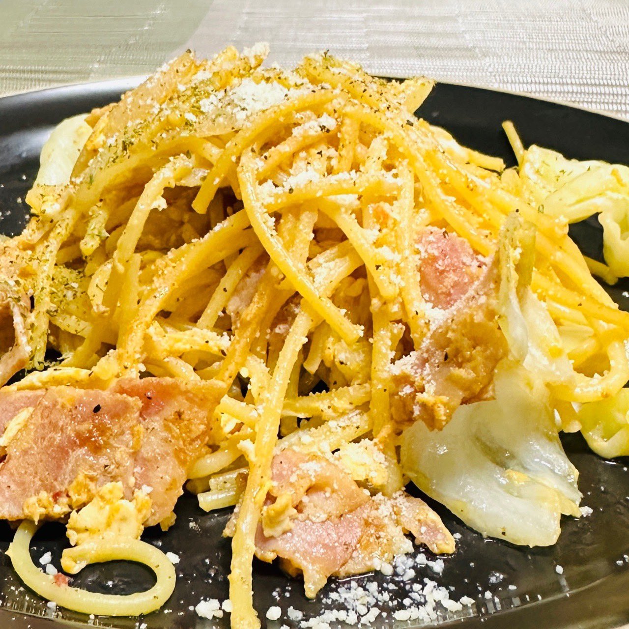 こんな時間に夕飯を食べるの久々かも。ベーコンとキャベツと玉子のスパゲッティ 中華醤油味 (゚д゚)ウマー こんな時間に夕飯を食べるの久々かも。ベーコンとキャベツと玉子のスパゲッティ 中華醤油味 (゚д゚)ウマー