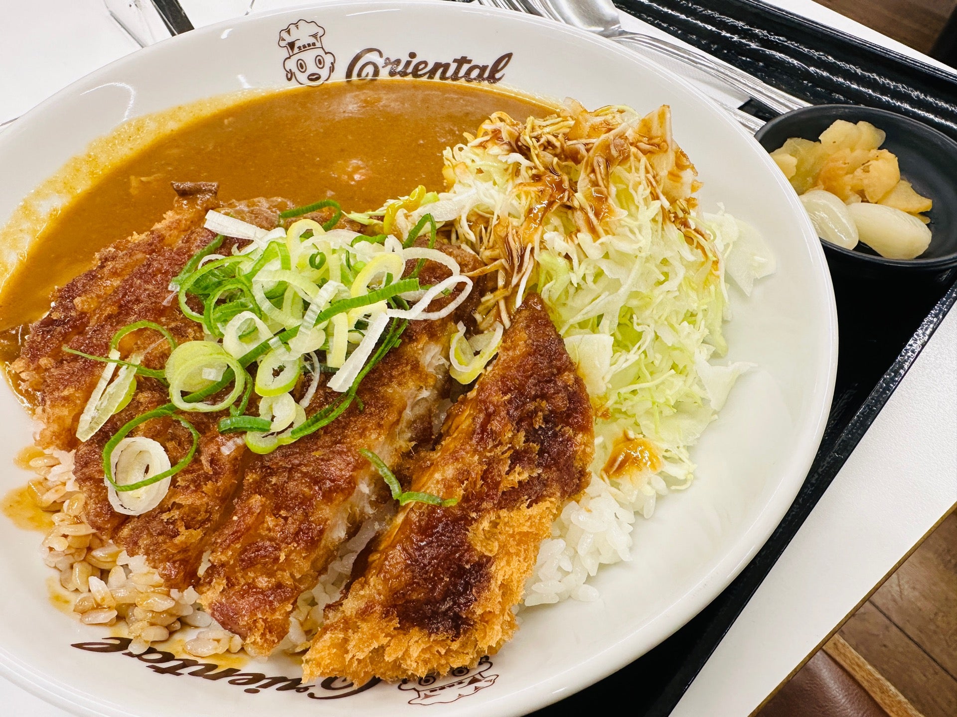 オリエンタル味噌カツカレー。名古屋名物の味噌カツを乗せた元祖オリエンタルカレー。 (@ オリエンタルカレー&スパゲティー in 養老郡養老町, 岐阜県) オリエンタル味噌カツカレー。名古屋名物の味噌カツを乗せた元祖オリエンタルカレー。 (@ オリエンタルカレー&スパゲティー in 養老郡養老町, 岐阜県)