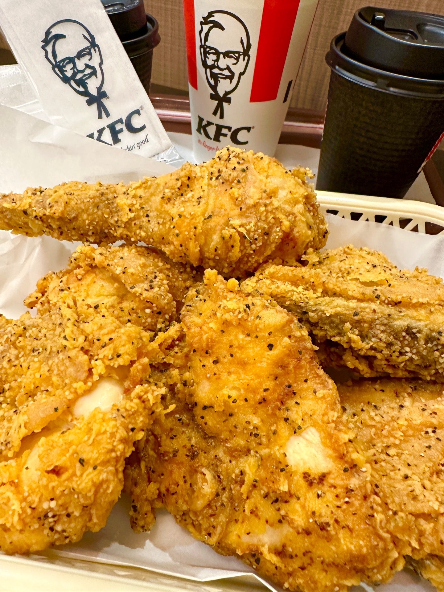 ブラックホットチキン 辛口黒胡椒 (゚д゚)カラーイ (@ ケンタッキーフライドチキン豊山豊場店 in 豊山町, 愛知県) ブラックホットチキン 辛口黒胡椒 (゚д゚)カラーイ (@ ケンタッキーフライドチキン豊山豊場店 in 豊山町, 愛知県)