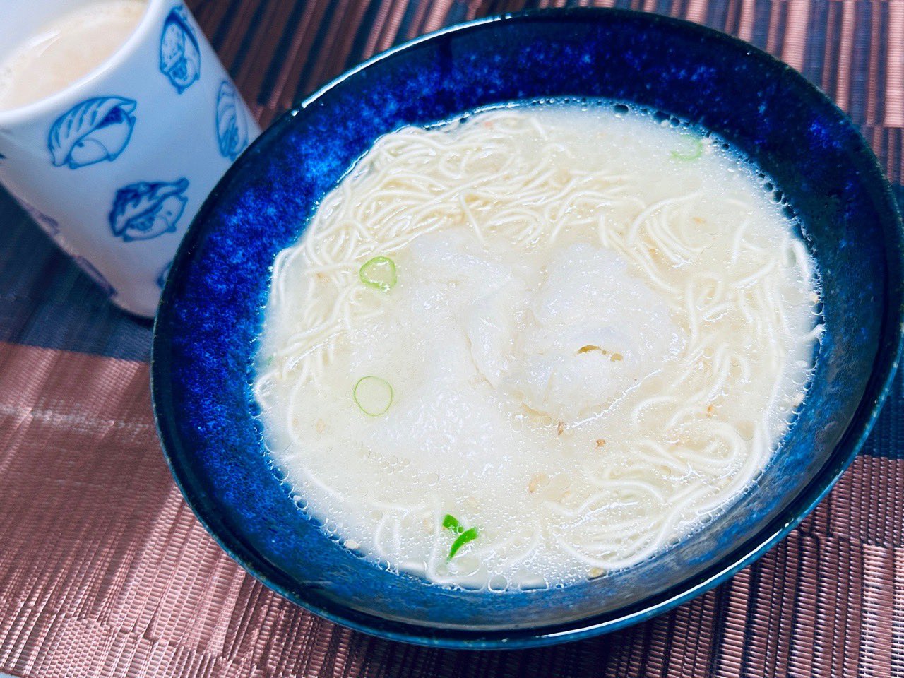 明星 チャルメラ バリカタ麺豚骨ラーメンに餅トッピング (゚д゚)ウマー 明星 チャルメラ バリカタ麺豚骨ラーメンに餅トッピング (゚д゚)ウマー