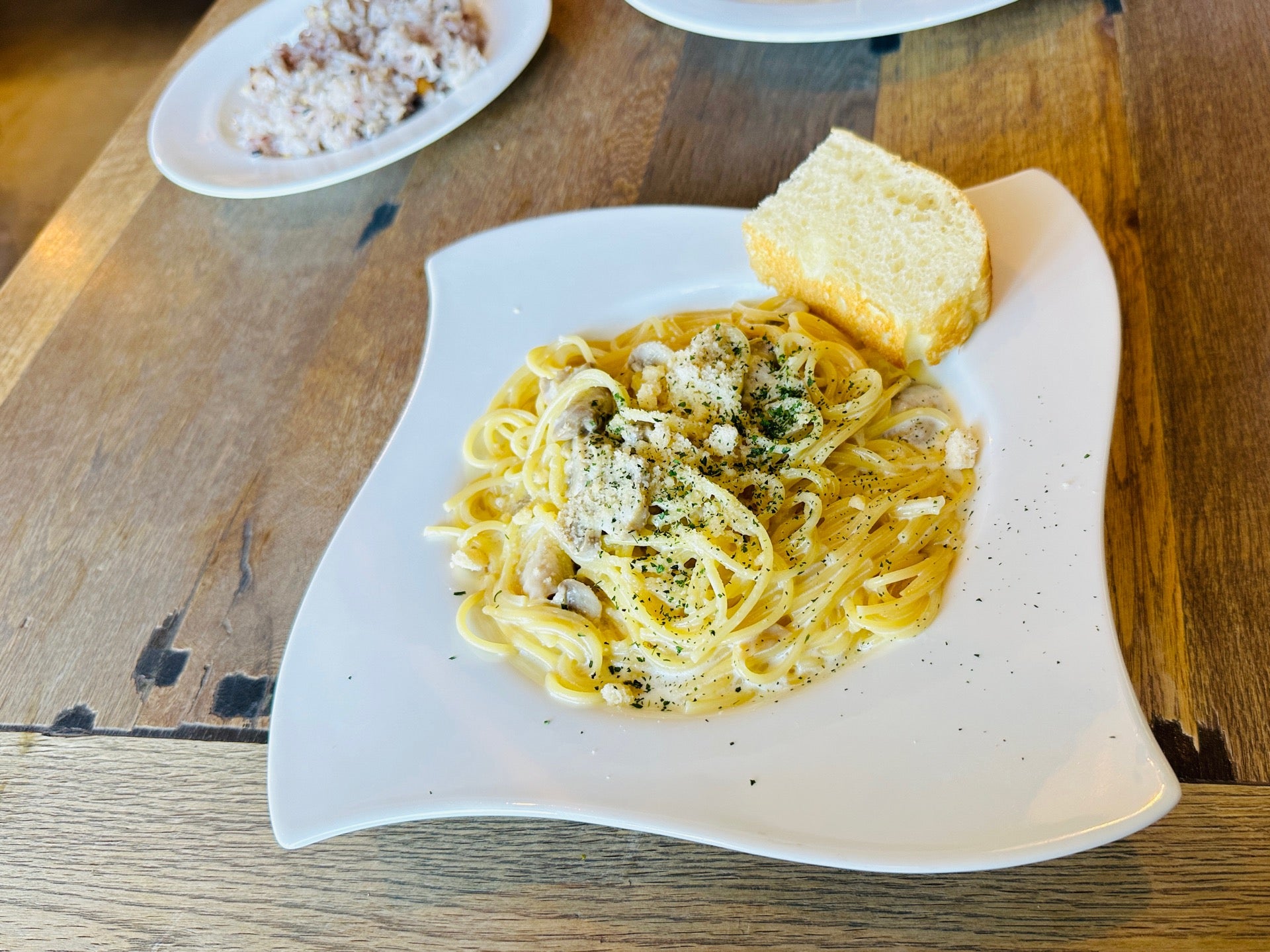 マッシュルーム🍄と若鶏🐓のクリームパスタ🍝 (@ BRICK CAFE in 小牧市, 愛知県) マッシュルーム🍄と若鶏🐓のクリームパスタ🍝 (@ BRICK CAFE in 小牧市, 愛知県)