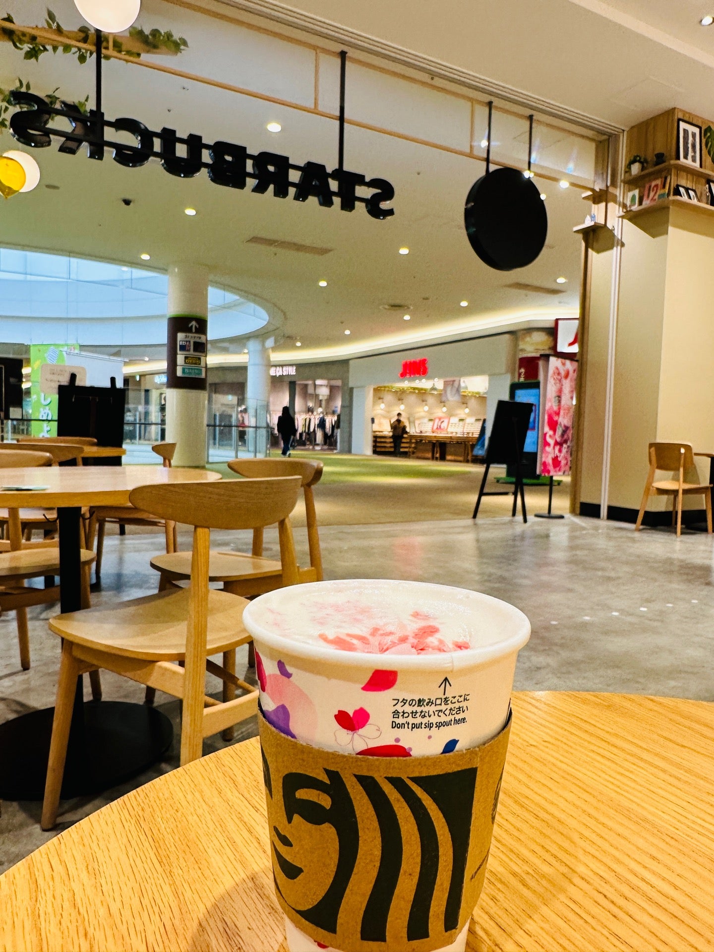 さくら ソイ ラテ Short 。スターバックス 上小田井mozoワンダーシティ 4階店にて。 (@ Starbucks in 名古屋市西区, 愛知県) さくら ソイ ラテ Short 。スターバックス 上小田井mozoワンダーシティ 4階店にて。 (@ Starbucks in 名古屋市西区, 愛知県)